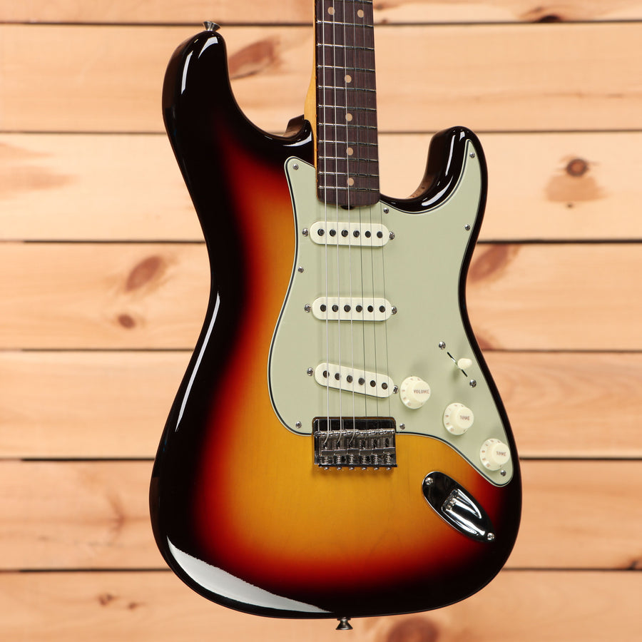 Fender Custom Shop Vintage Custom 59 Stratocaster electric guitar Chocolate 3-Tone Sunburst with single-coil pickups