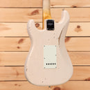 Fender Custom Shop Late 1962 Stratocaster Relic electric guitar Super Faded Aged Shell Pink with single-coil pickups