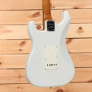 Fender Custom Shop Limited Roasted Pine Stratocaster Deluxe electric guitar White Blonde with single-coil pickups