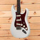 Fender Custom Shop Limited Roasted Pine Stratocaster Deluxe electric guitar White Blonde with dark tortoiseshell pickguard and single-coil pickups