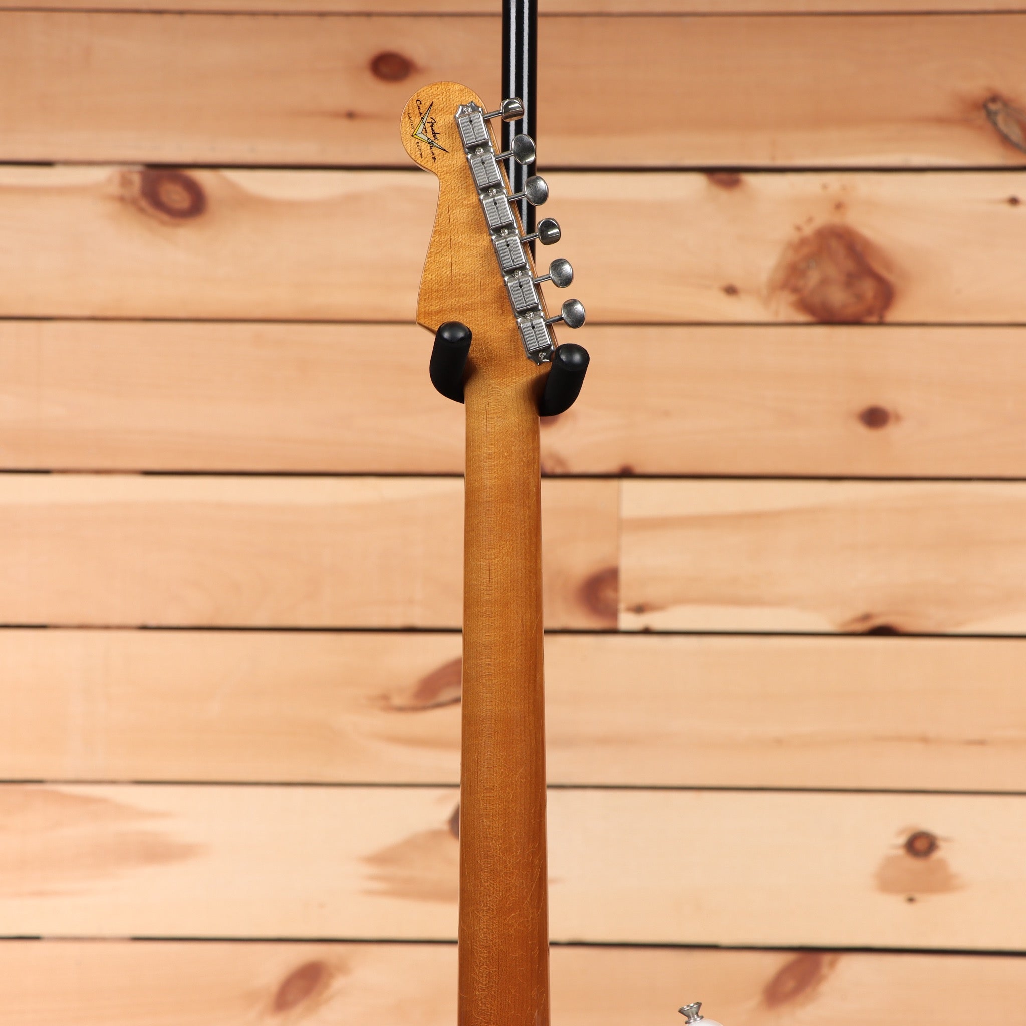 Fender Custom Shop Limited Roasted Pine Stratocaster Deluxe electric guitar White Blonde with maple neck and chrome tuning machines
