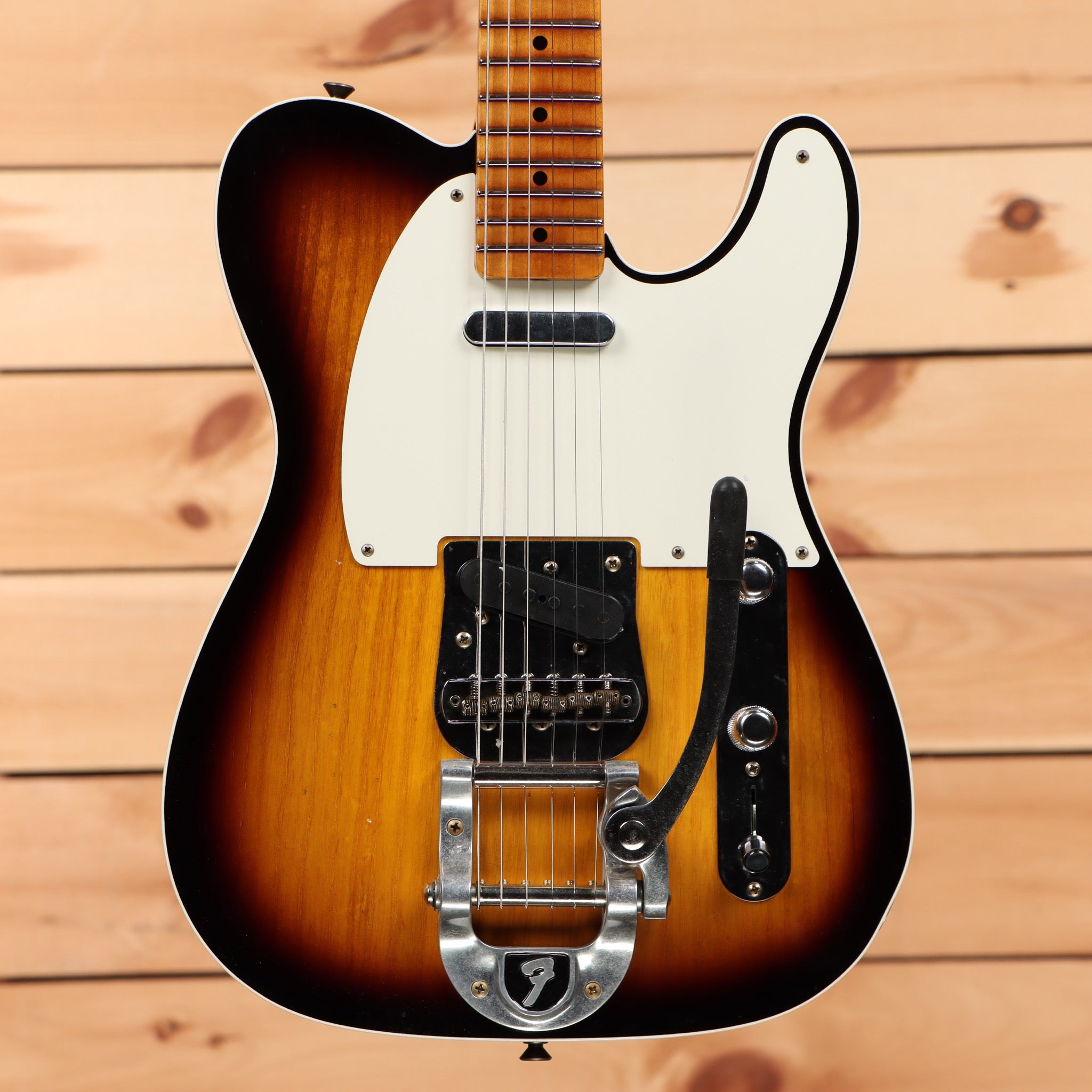 Fender Custom Shop Limited Twisted Telecaster Custom Journeyman Relic electric guitar 2-color sunburst with single-coil pickups