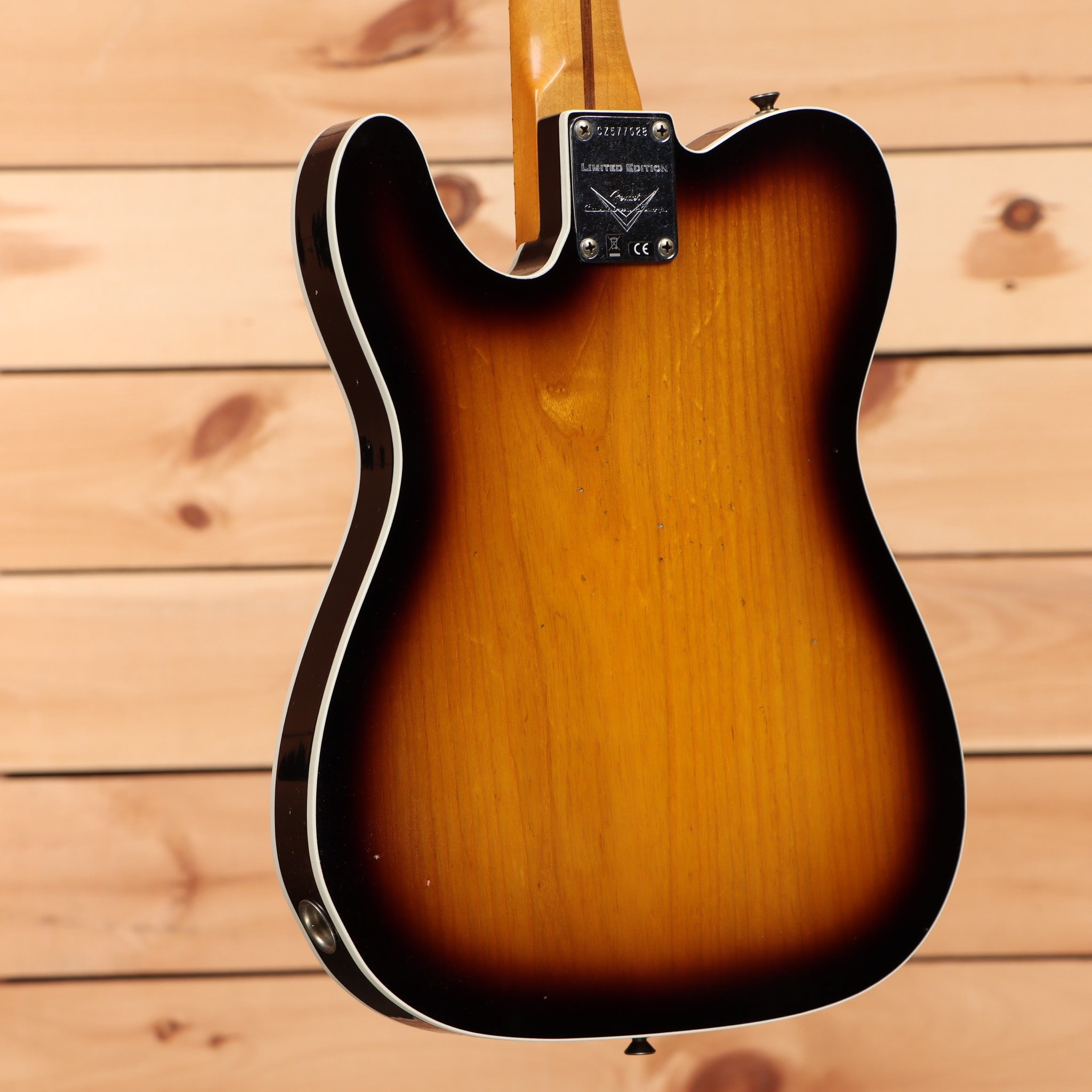 Fender Custom Shop Limited Twisted Telecaster Custom Journeyman Relic electric guitar 2-Color Sunburst with single-coil pickups