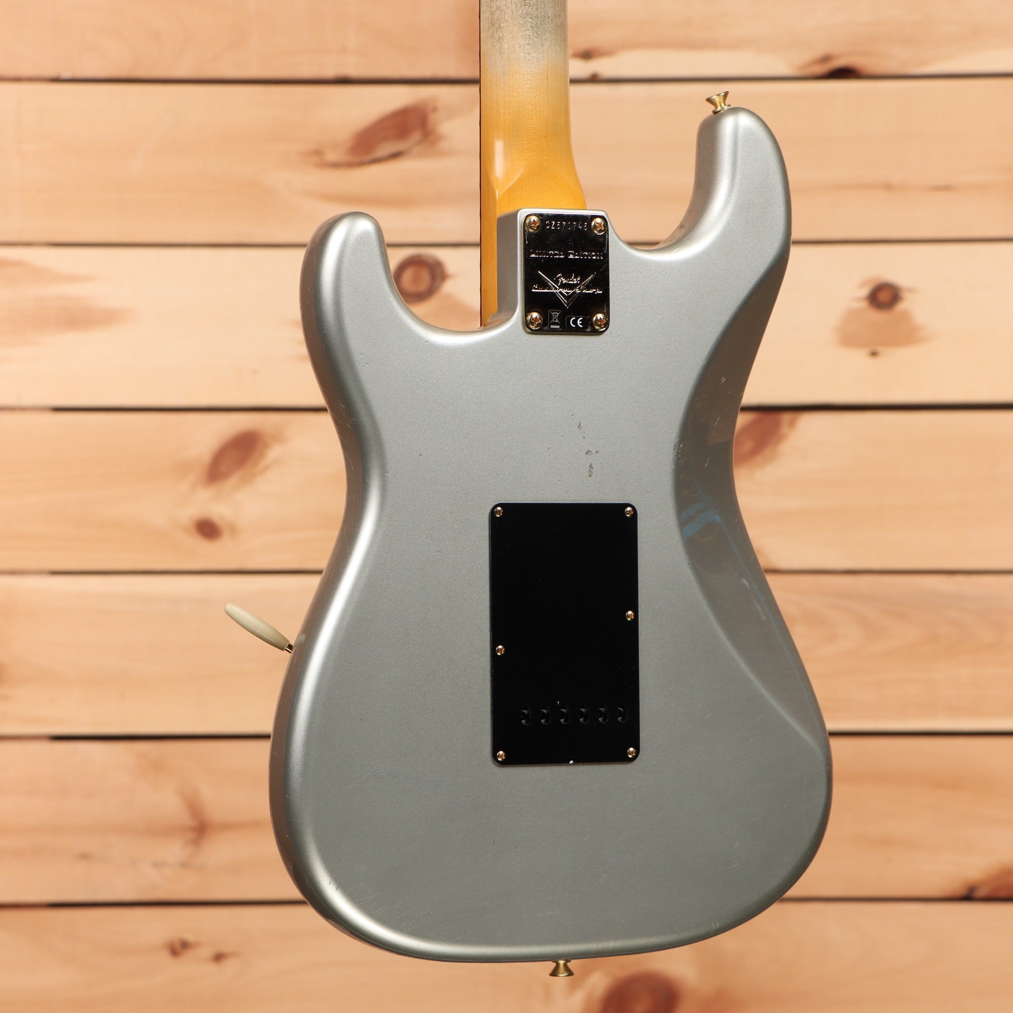 Fender Custom Shop Limited 1965 Dual Mag Stratocaster Journeyman Relic electric guitar Aged Inca Silver with single-coil pickups