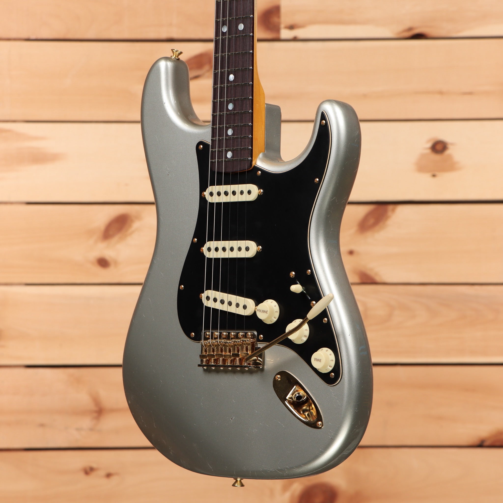Fender Custom Shop 1965 Dual Mag Stratocaster electric guitar Inca Silver Journeyman Relic with three single-coil pickups