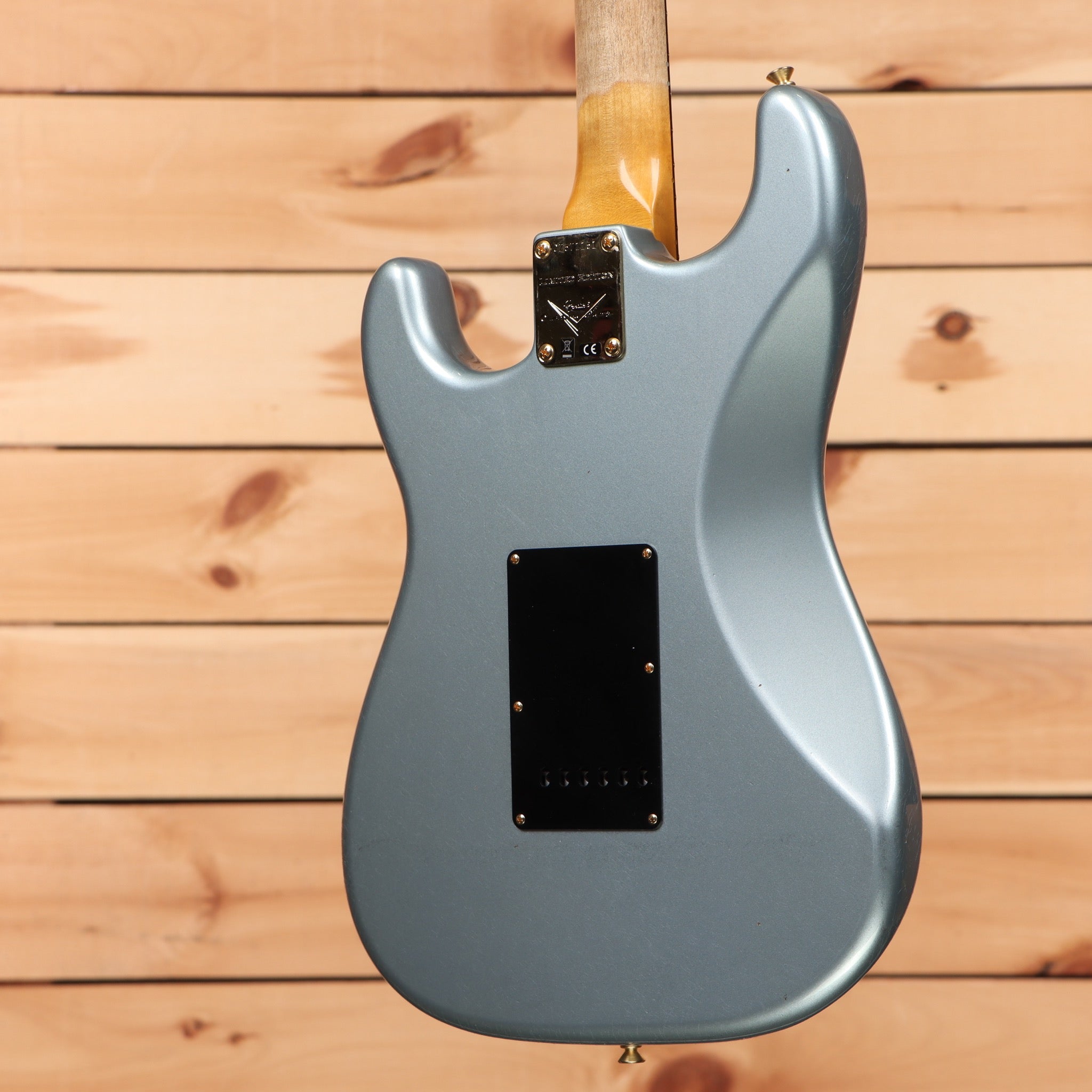 Fender Custom Shop Limited 1965 DualMag Stratocaster Journeyman Relic electric guitar Aged Ice Blue Metallic with black pickguard