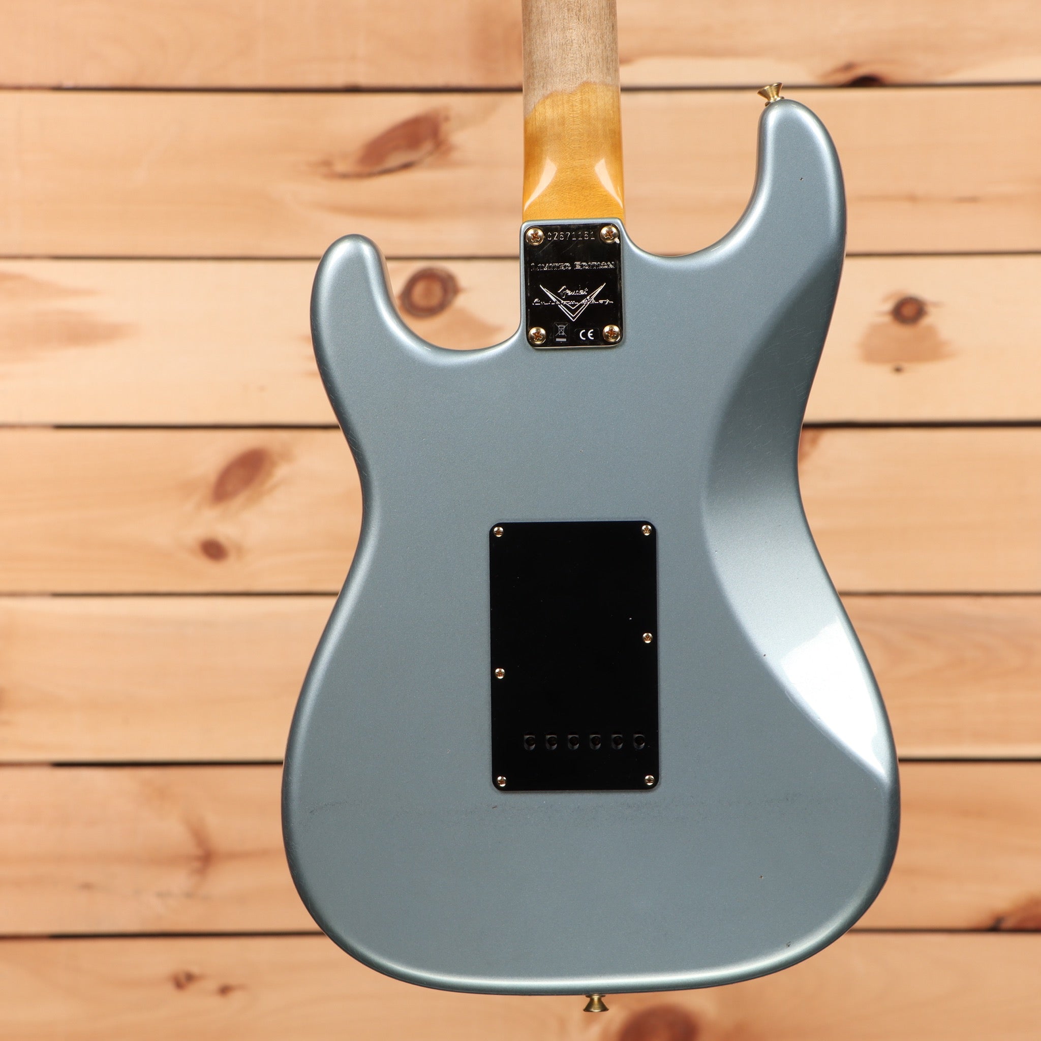 Fender Custom Shop Limited 1965 Dualmag Stratocaster Journeyman Relic electric guitar Aged Ice Blue Metallic with black pickguard
