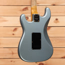 Fender Custom Shop Limited 1965 Dualmag Stratocaster Journeyman Relic electric guitar Aged Ice Blue Metallic with single-coil pickups