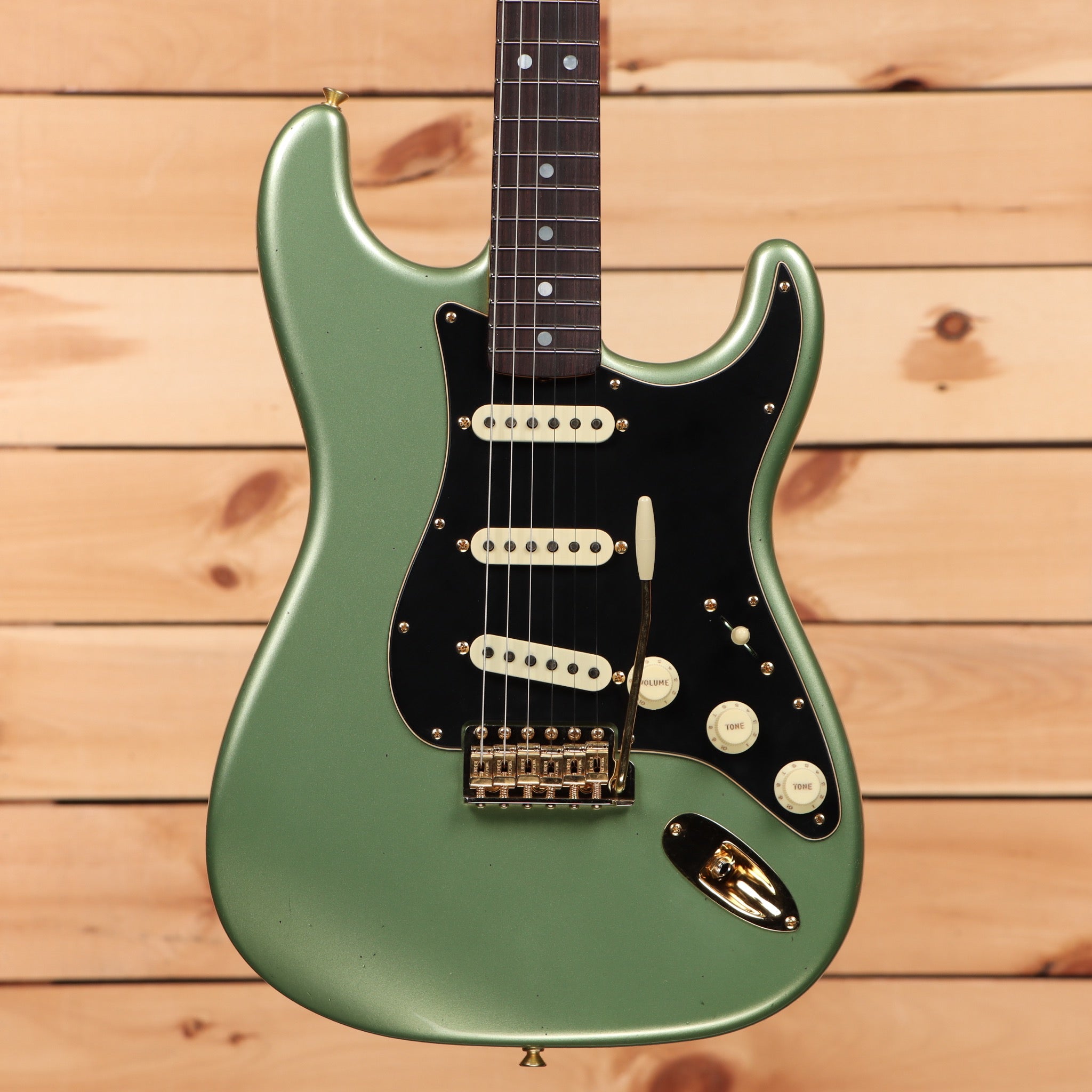 Fender Custom Shop 1965 DualMag Stratocaster electric guitar Sage Green Metallic Journeyman Relic with single-coil pickups