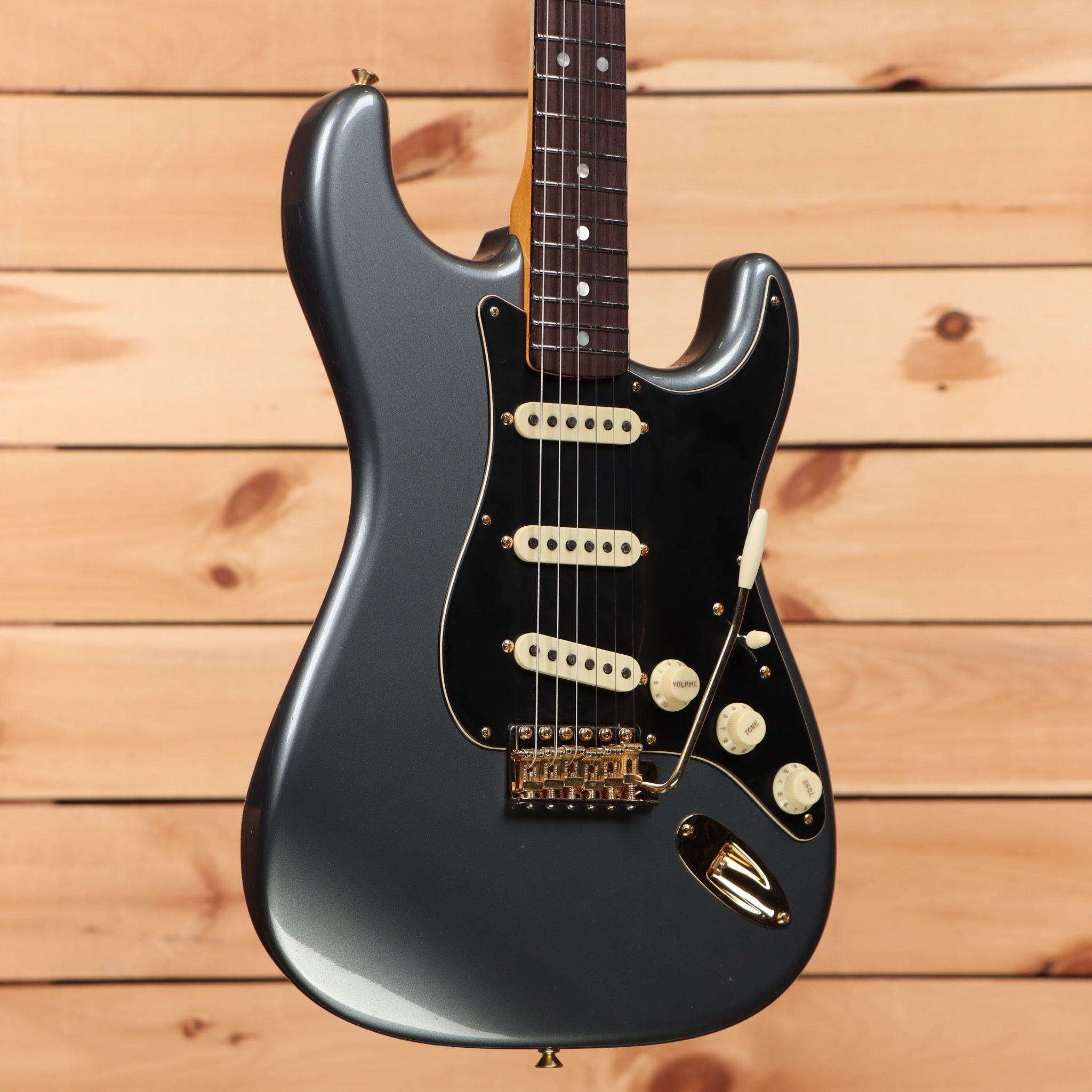 Fender Custom Shop 1965 Dual Mag Stratocaster electric guitar Charcoal Frost Metallic with single-coil pickups