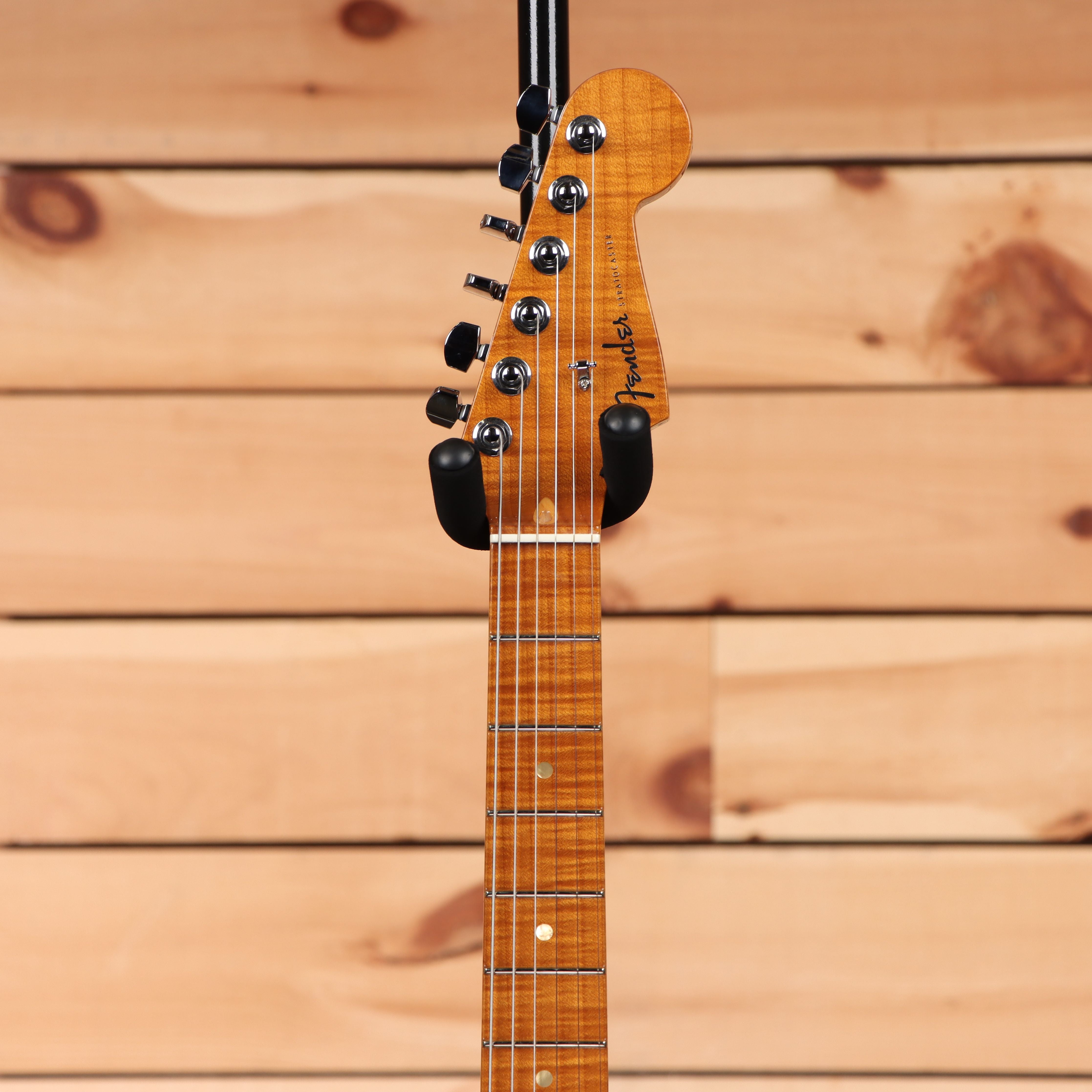 Fender Custom Shop American Custom Stratocaster electric guitar Antique Sunburst with maple neck and single-coil pickups