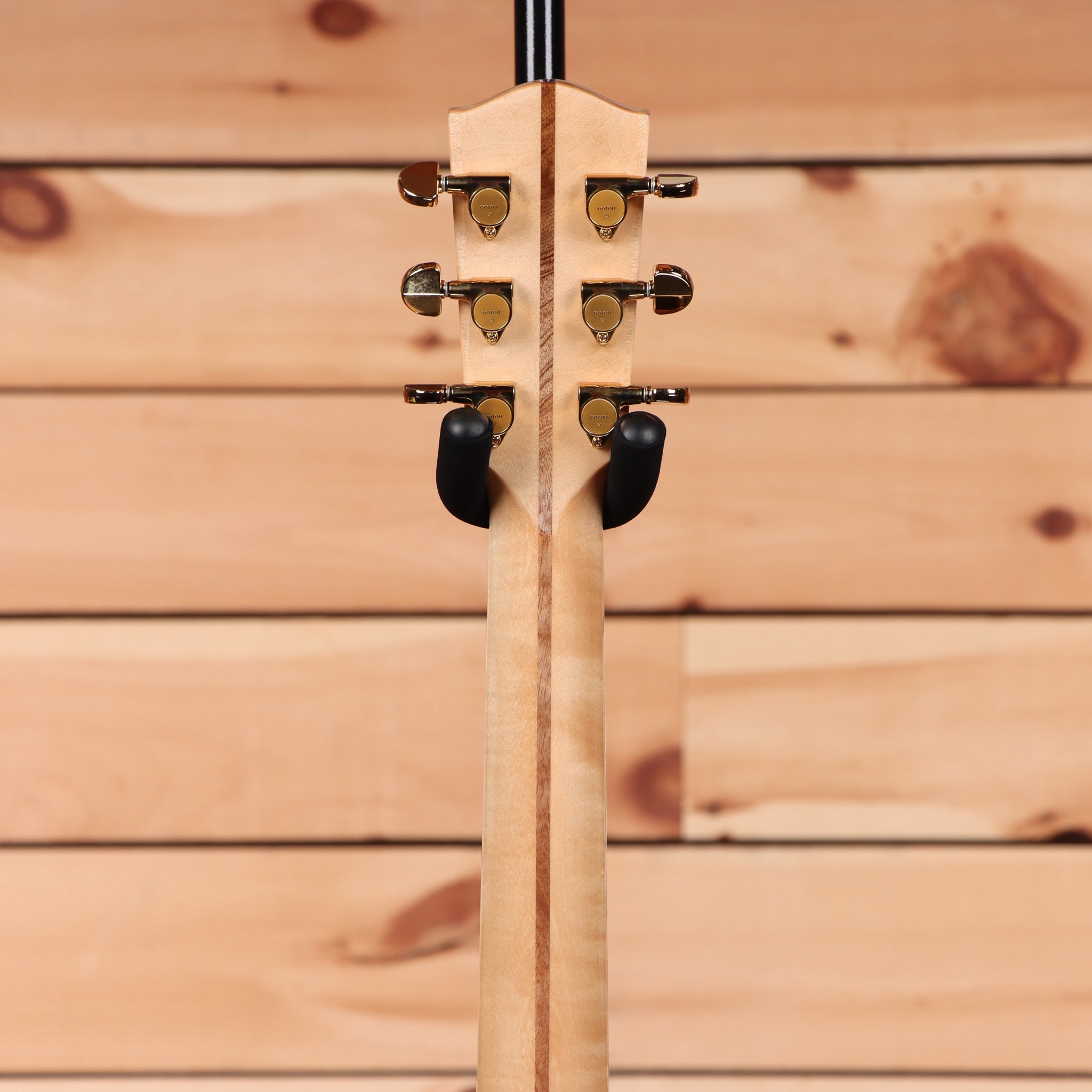 Eastman AC630-BD natural acoustic guitar with gold tuning machines and black buttons
