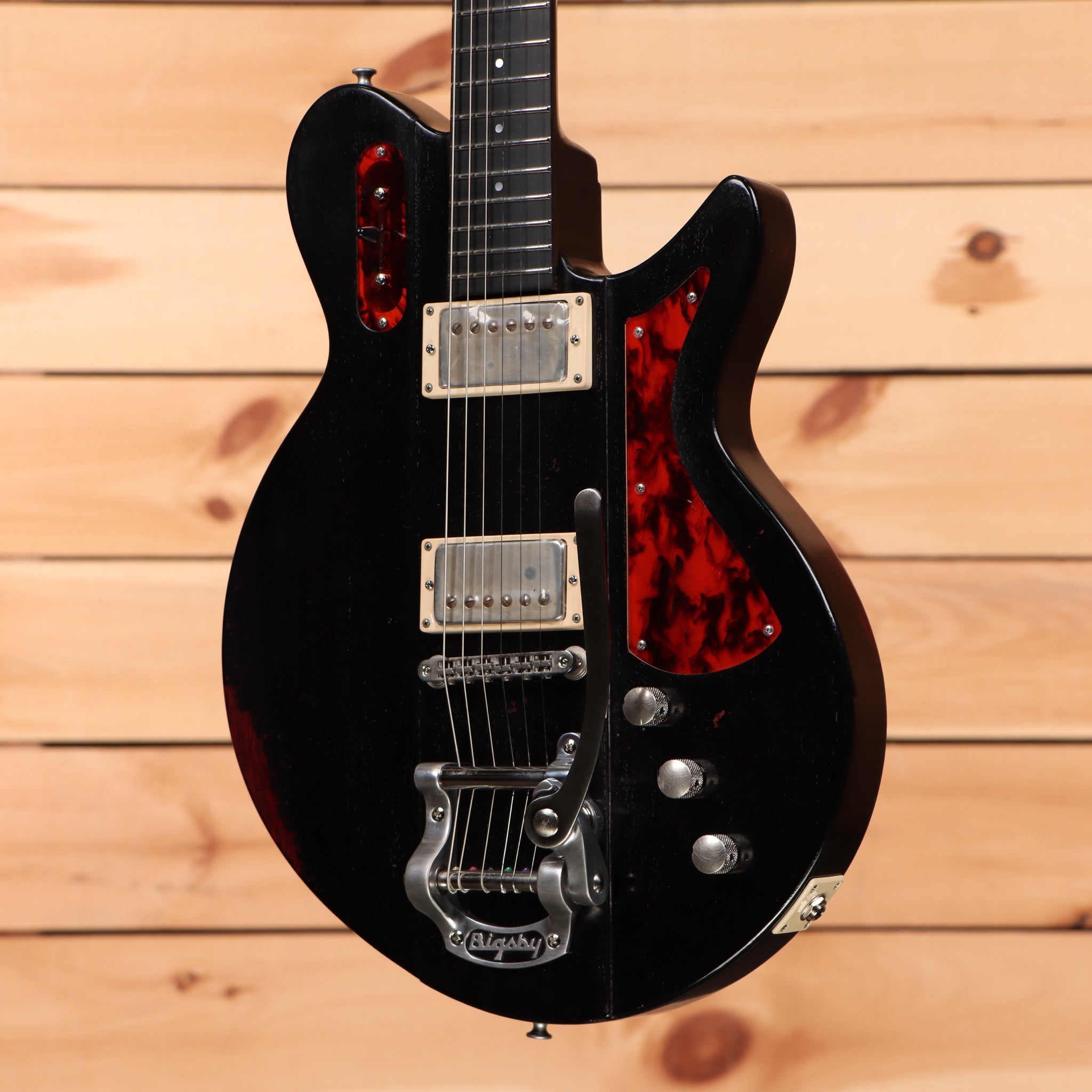 Eastman Juliet VBB antique black semi-hollow electric guitar with dual humbucker pickups and red tortoiseshell pickguard