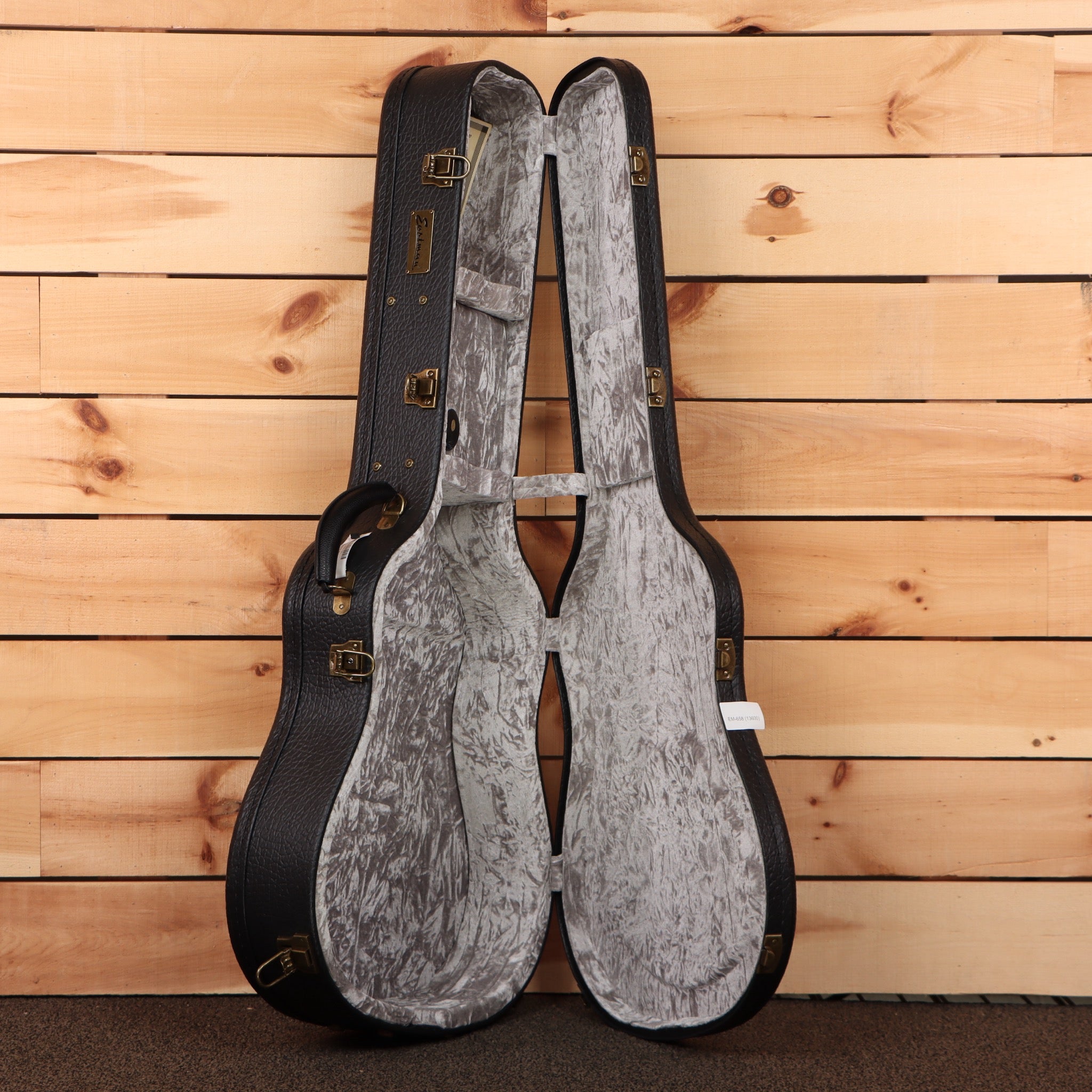 Eastman E40DTC Thermocure acoustic guitar natural finish with gray velvet interior case