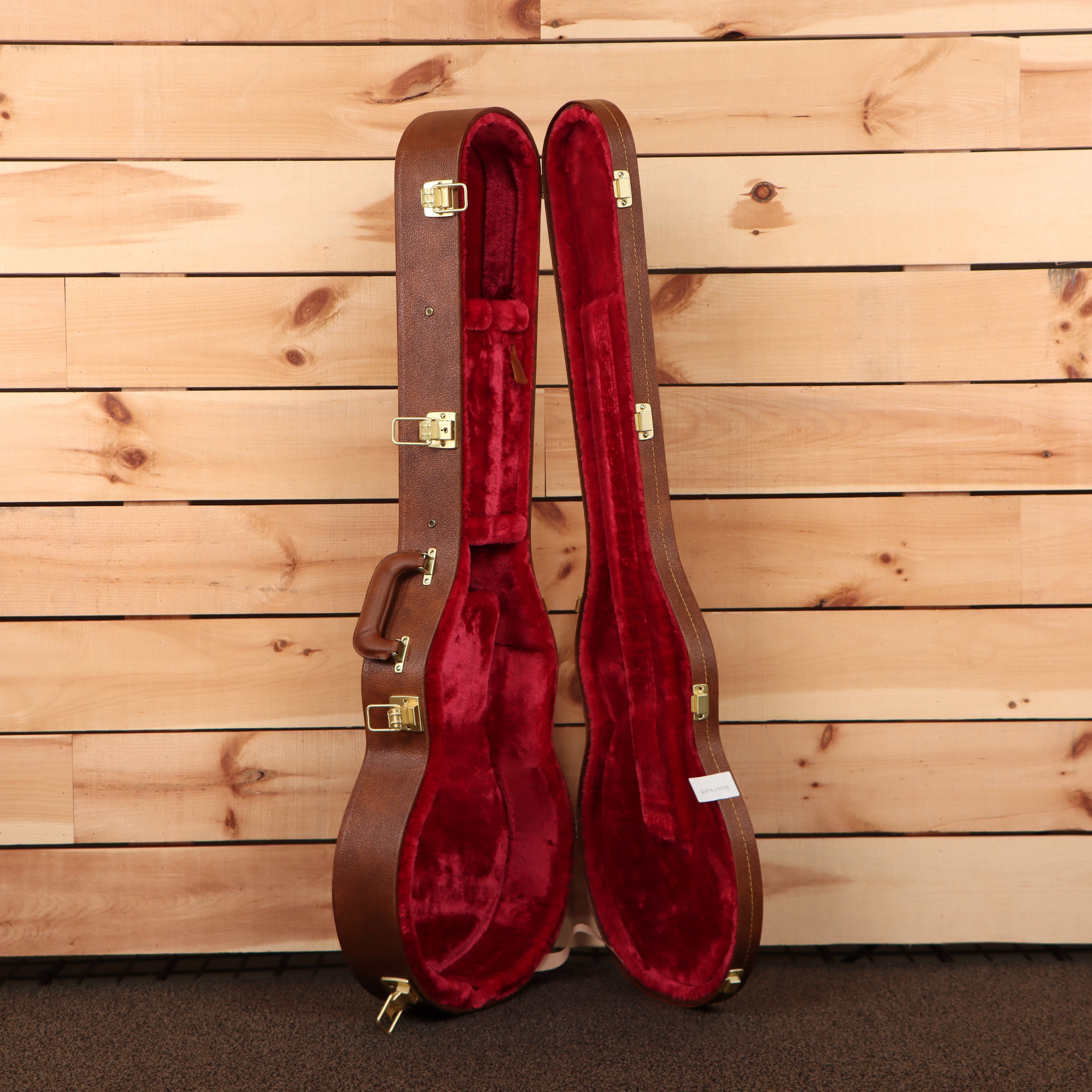 Gibson Les Paul Standard 50s electric guitar Gold Top with brown hardshell case and red velvet interior