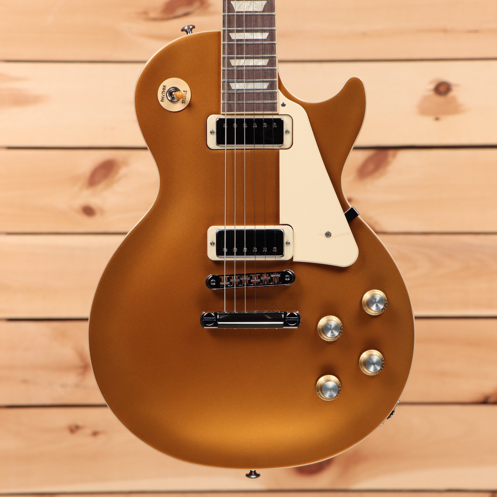 Gibson Les Paul 70s Deluxe electric guitar Gold Top finish with dual humbucker pickups and cream binding