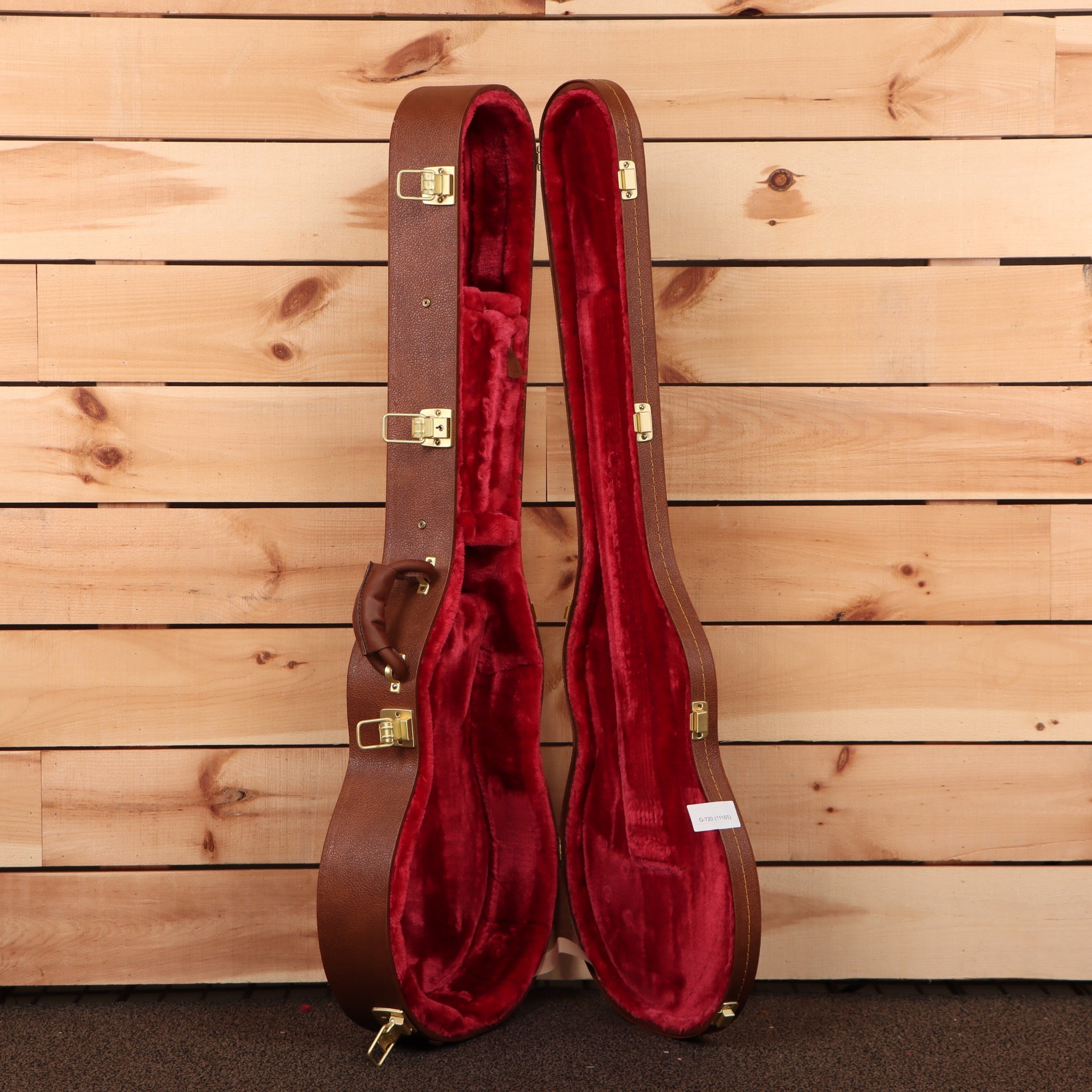 Gibson Les Paul 70s Deluxe Gold Top electric guitar with red velvet hard case and gold hardware