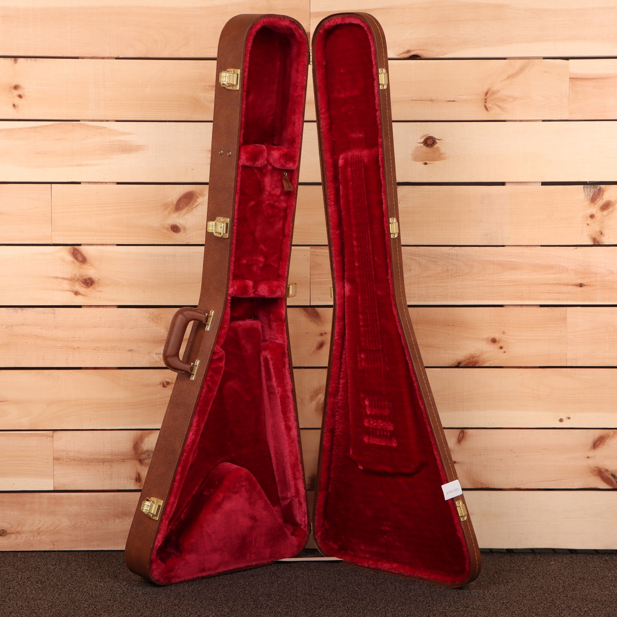 Gibson Flying V 80s electric guitar Ebony with red velvet-lined hard case