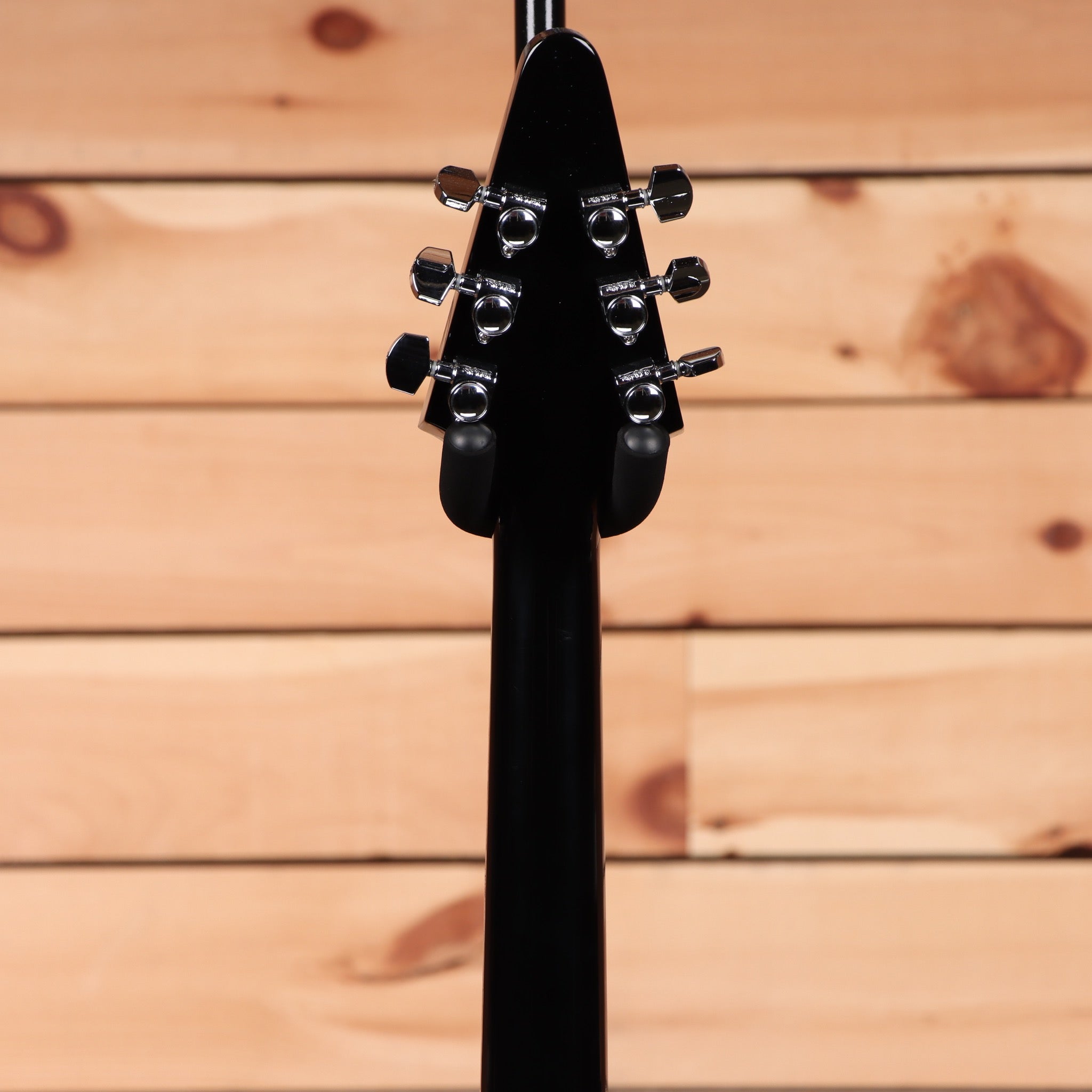 Gibson 80s Flying V Ebony electric guitar with chrome tuning machines and black pickguard
