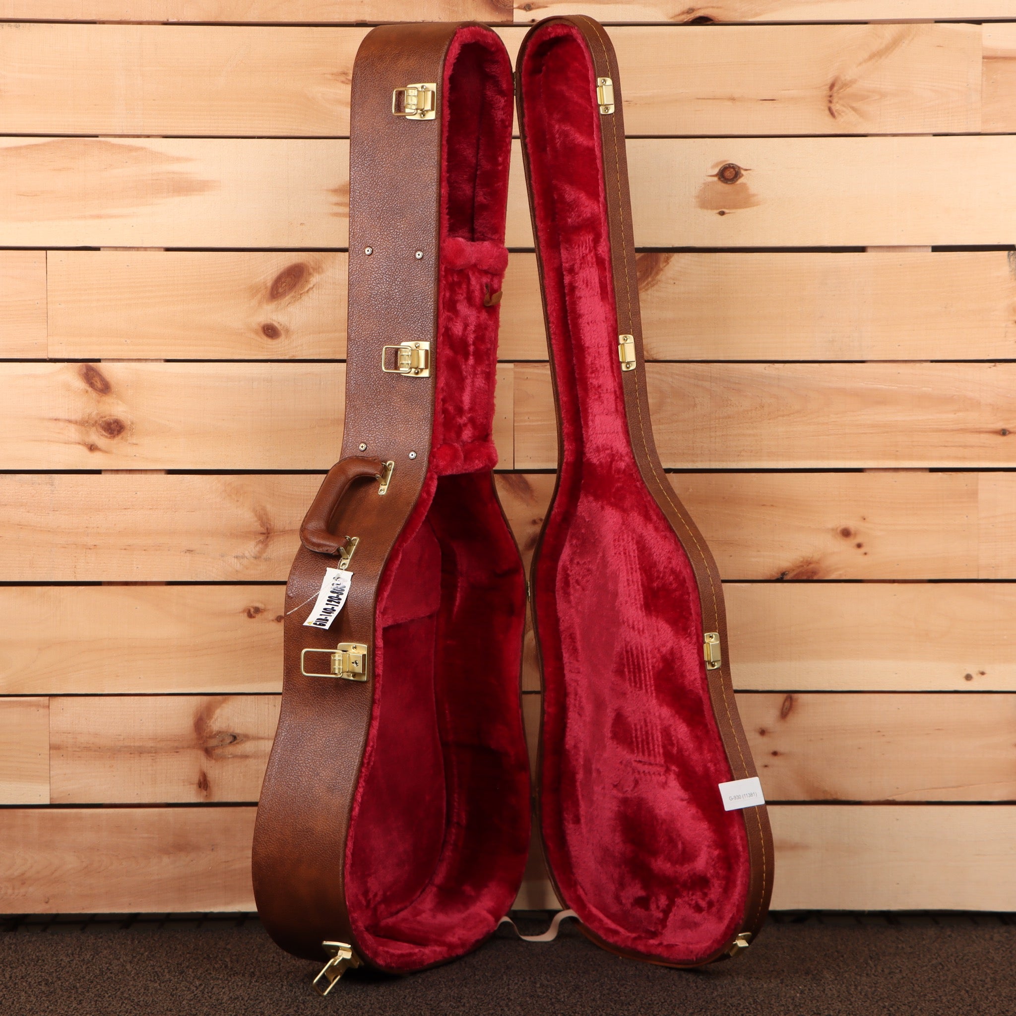 Gibson Dove Original acoustic guitar Antique Natural with red velvet-lined hardshell case