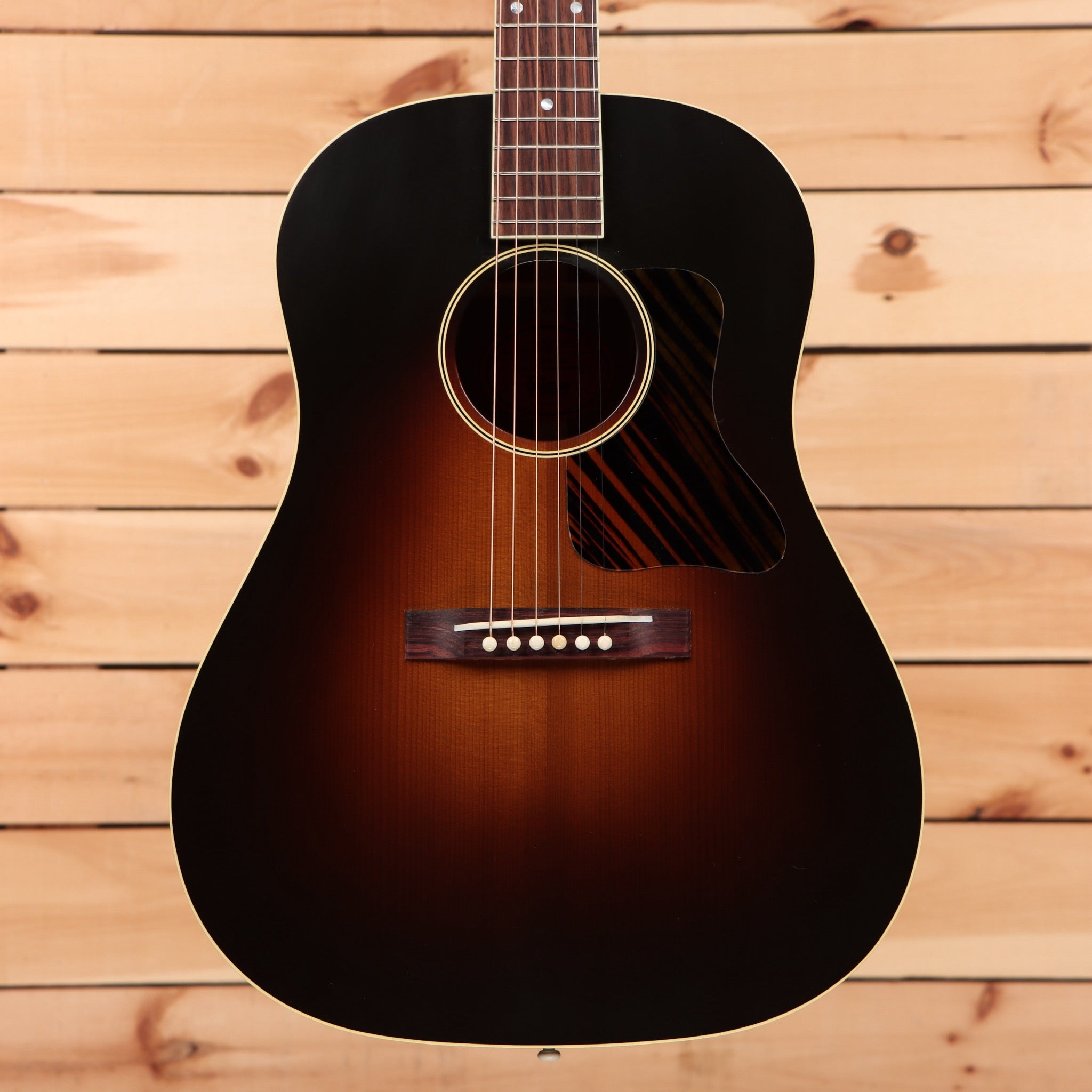 Gibson 1934 Jumbo vintage sunburst acoustic guitar with rosewood fretboard and pickguard