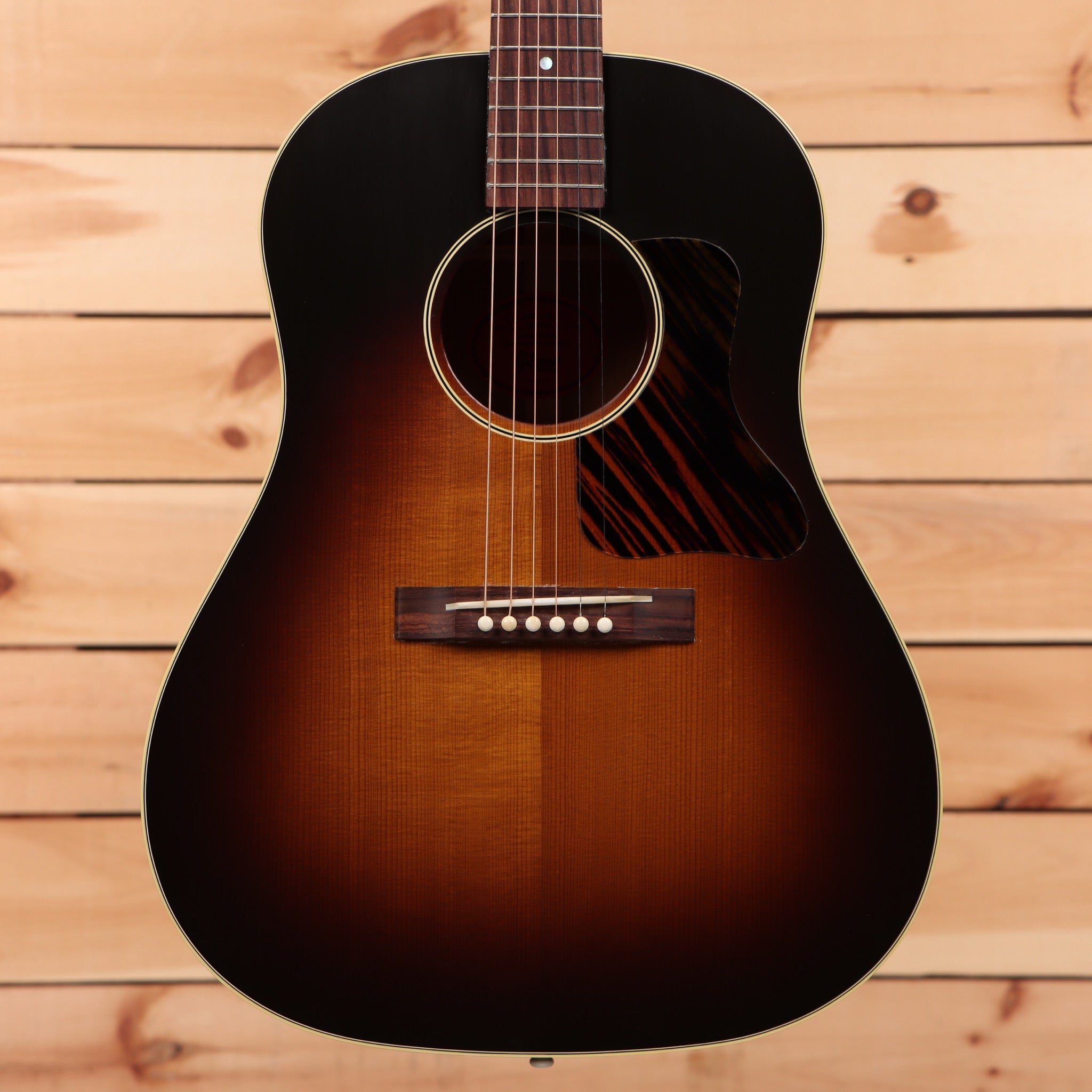 Gibson J-35 dreadnought acoustic guitar vintage sunburst with six-string bridge pins