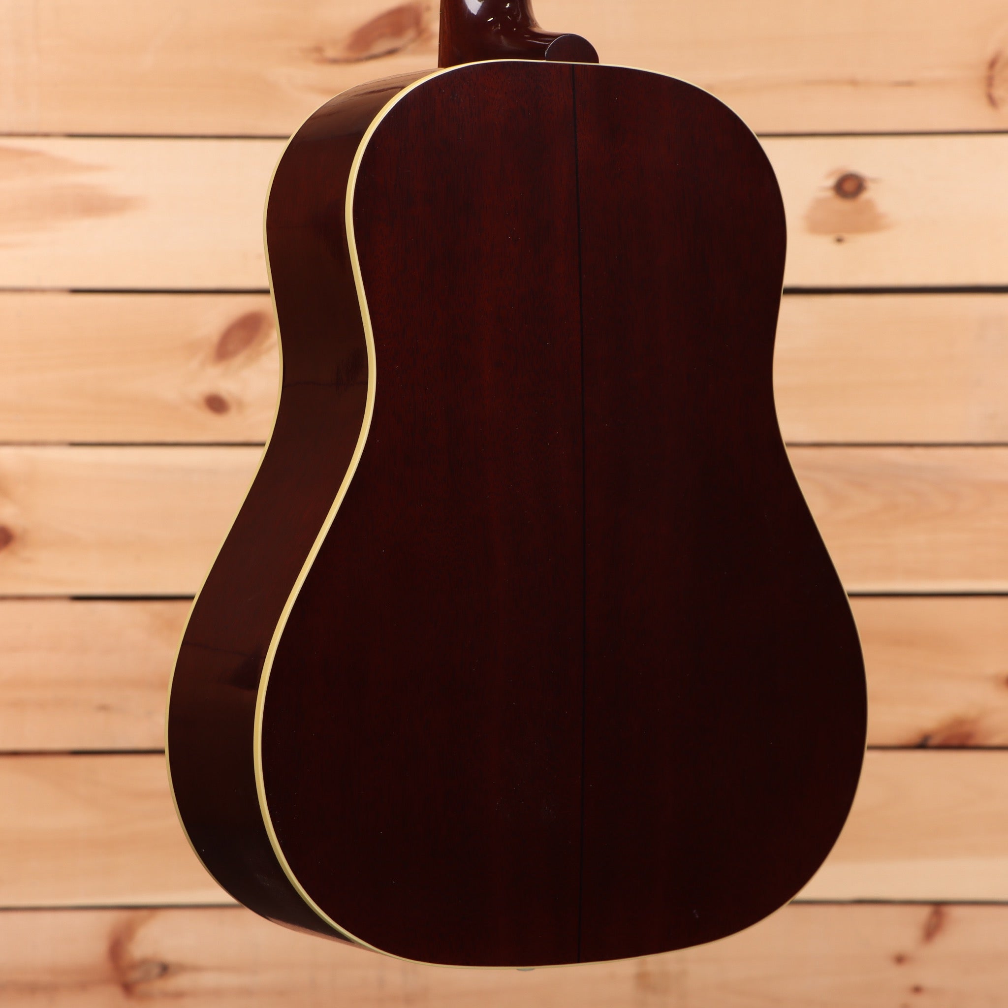 Gibson J-35 dreadnought acoustic guitar vintage sunburst with cream binding
