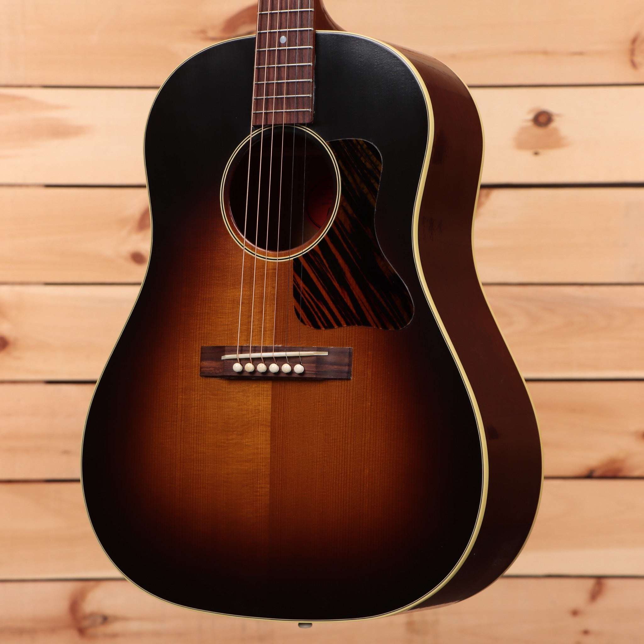 Gibson J-35 dreadnought acoustic guitar vintage sunburst with pearl bridge pins and bound top