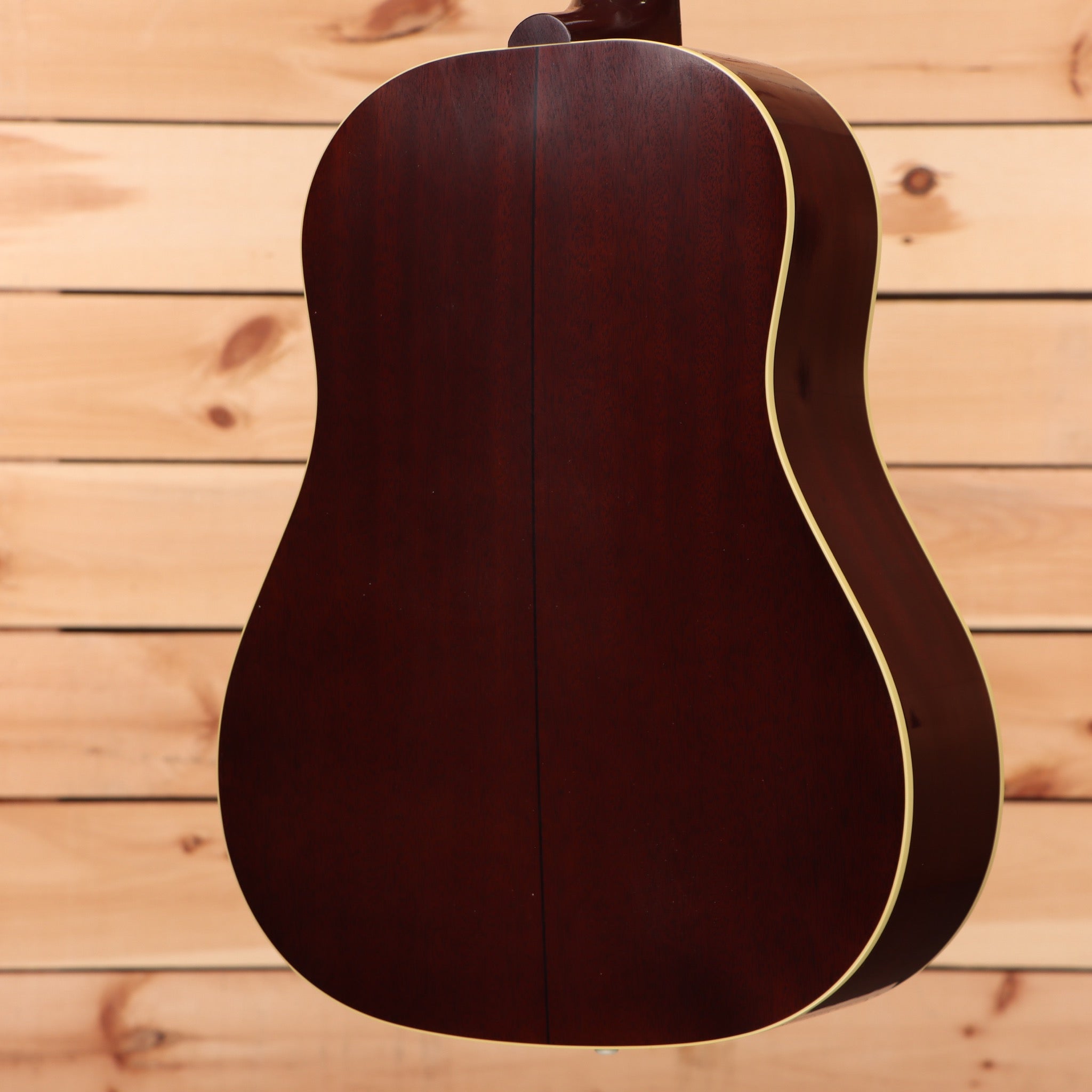 Gibson J-35 dreadnought acoustic guitar vintage sunburst with cream binding and solid wood construction