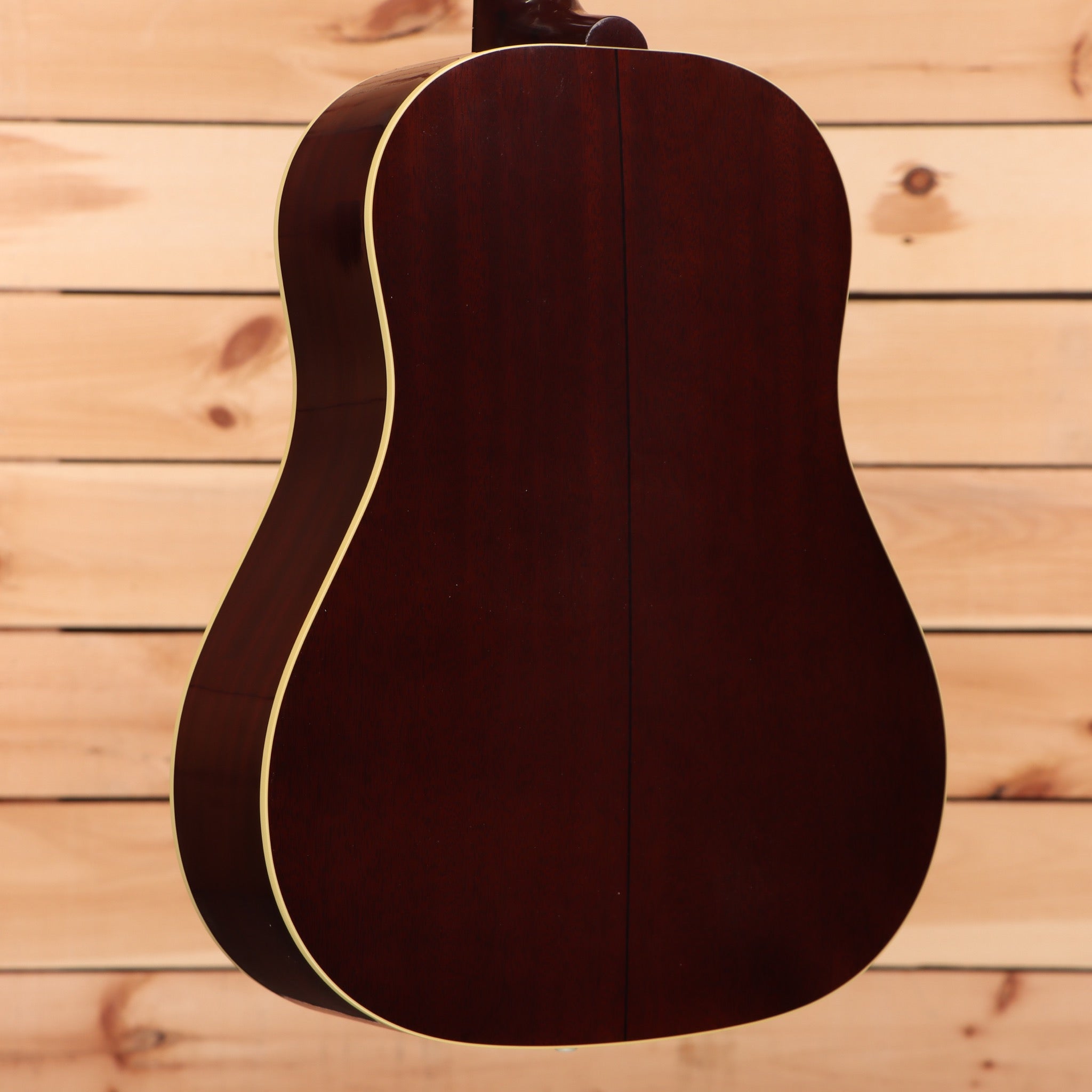 Gibson J-35 acoustic guitar vintage sunburst dreadnought with cream binding