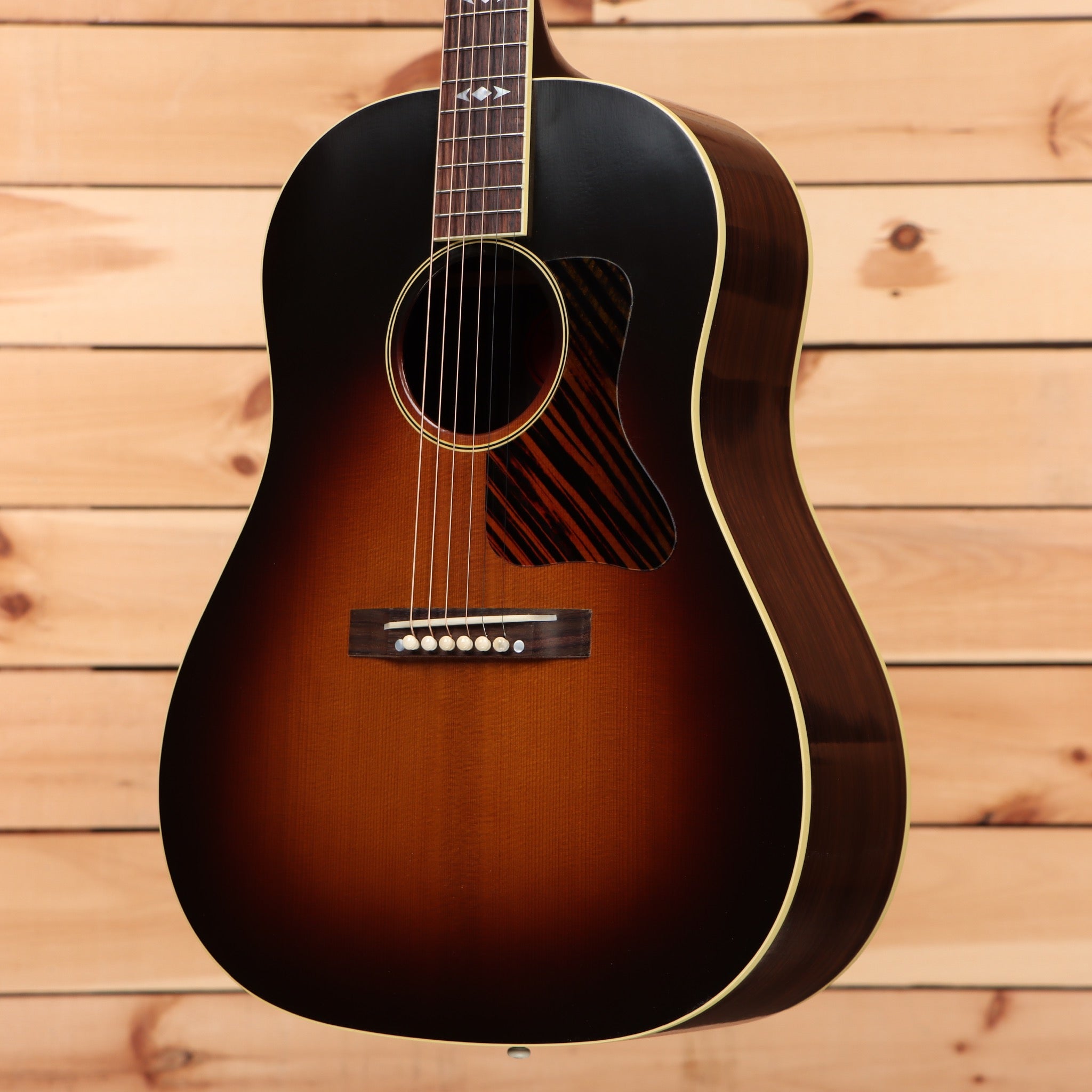 Gibson Advanced Jumbo acoustic guitar vintage sunburst with black pickguard and rosewood back