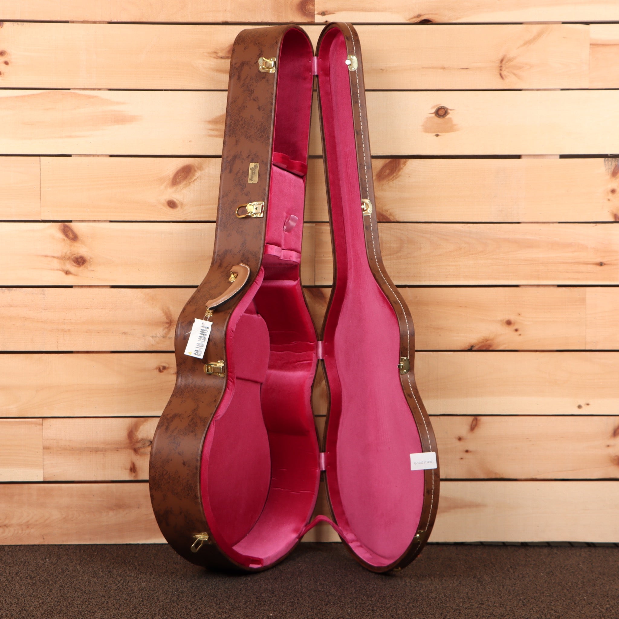 Gibson 1952 J185 jumbo acoustic guitar antique natural with pink velvet interior case