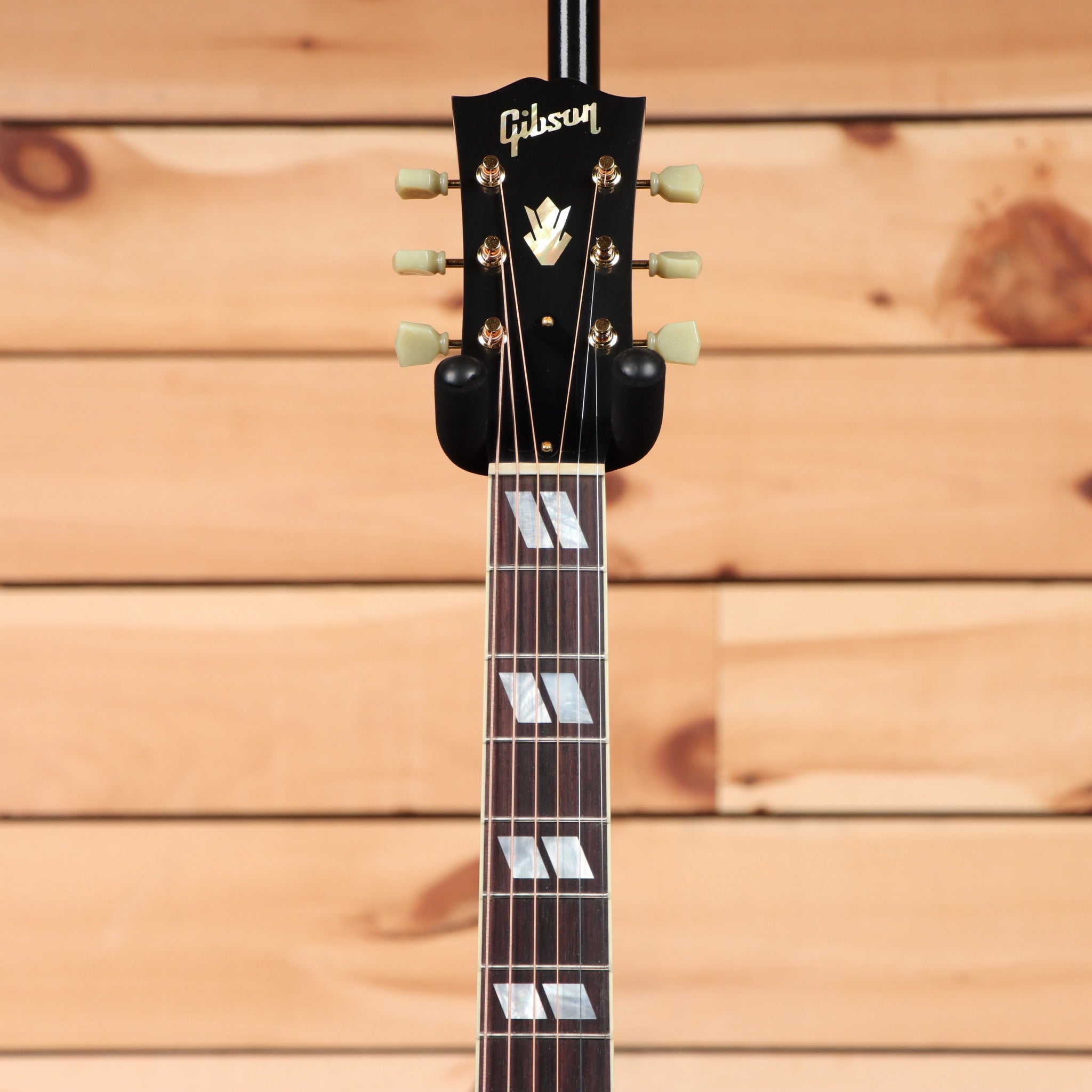 Gibson J-185 vintage sunburst acoustic guitar jumbo body with rosewood fretboard and inlays