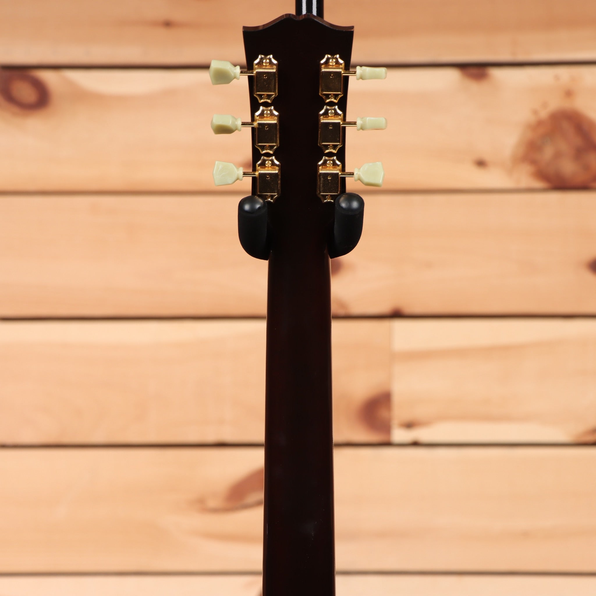 Gibson J-185 vintage sunburst jumbo acoustic guitar with gold tuning machines and black pickguard