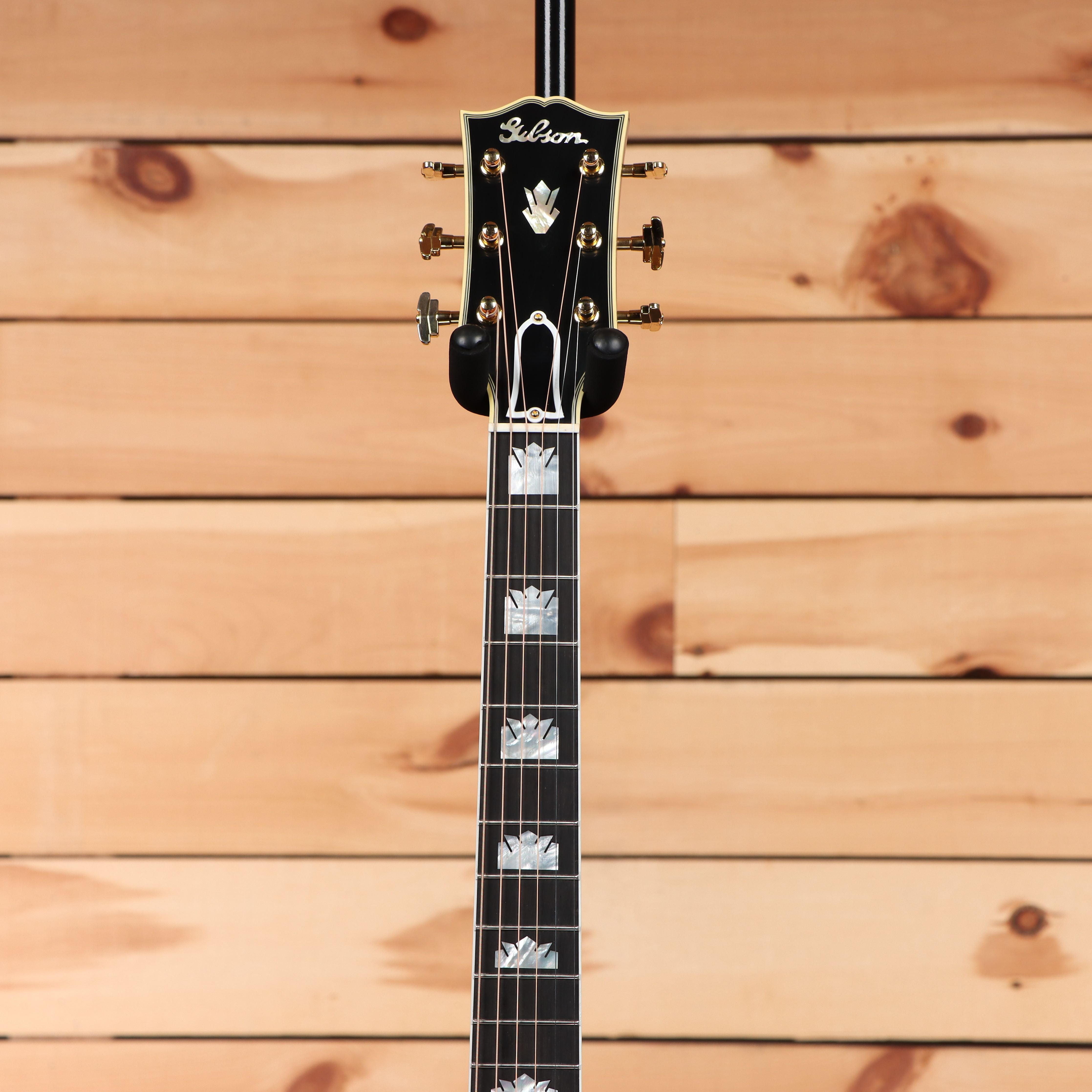 Gibson Pre-War SJ200 Jumbo acoustic guitar Vintage Sunburst with rosewood fretboard and crown inlays