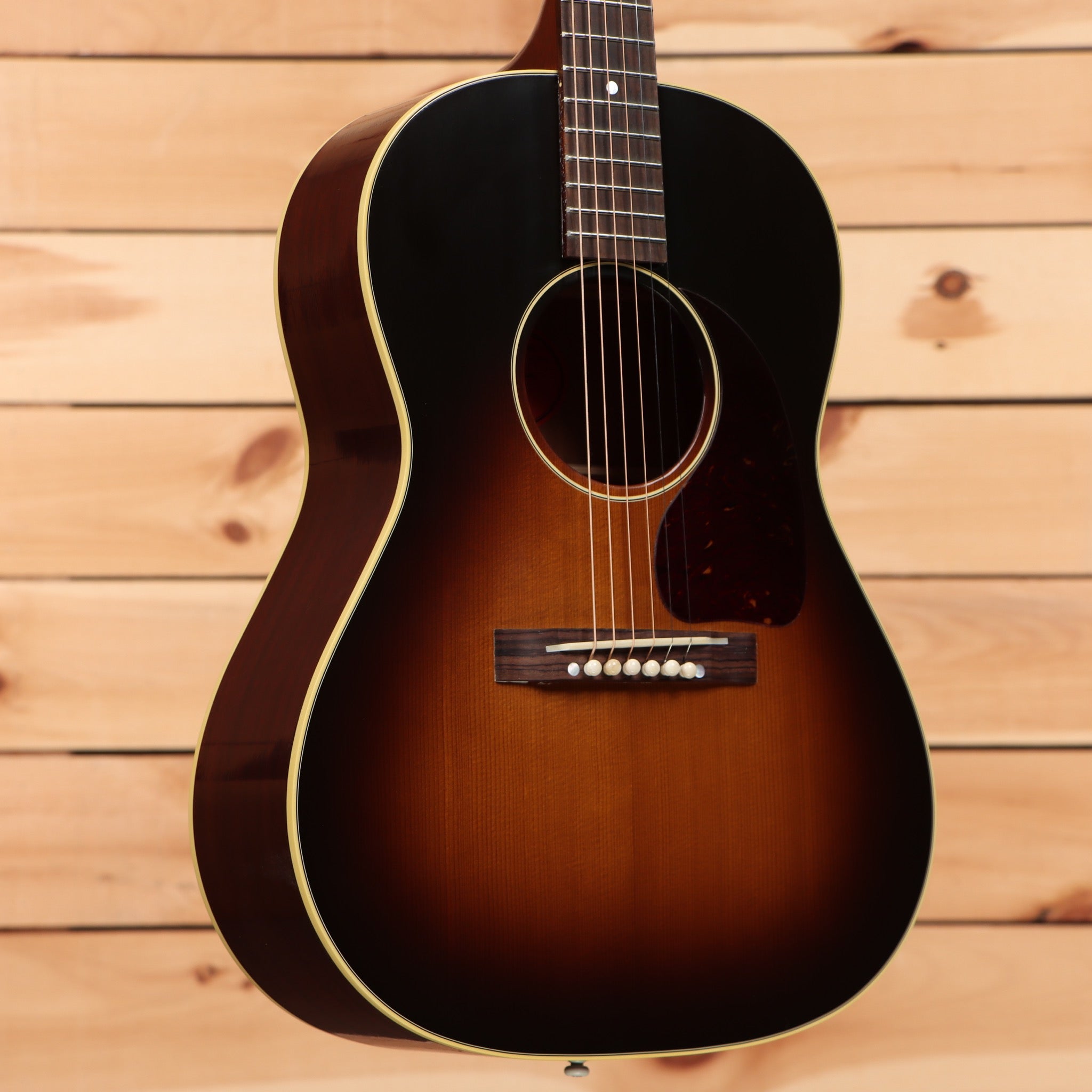 Gibson 1942 Banner LG2 acoustic guitar Vintage Sunburst with gold binding and rosewood fretboard