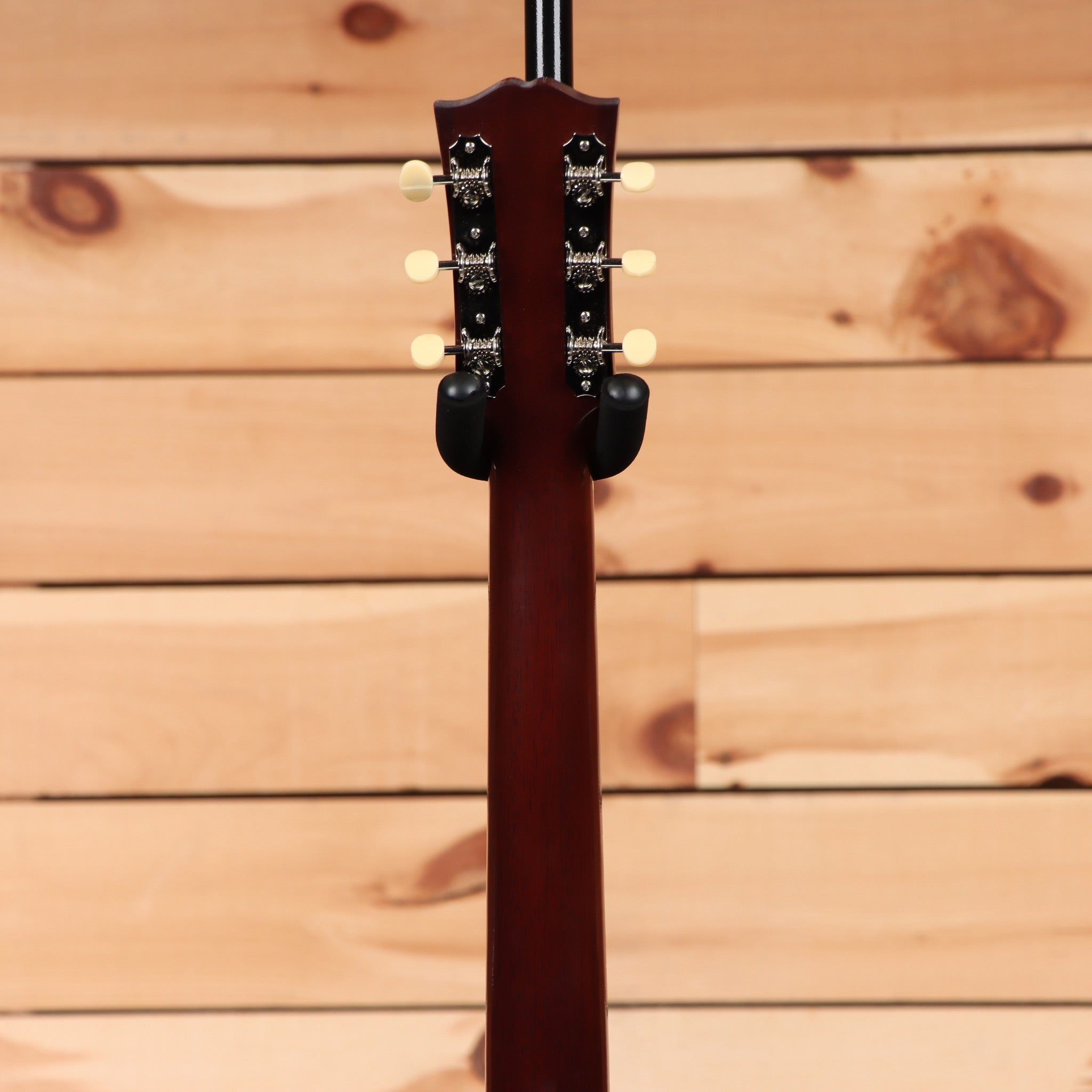 Gibson 1942 Banner LG2 vintage sunburst acoustic guitar with cream tuning pegs