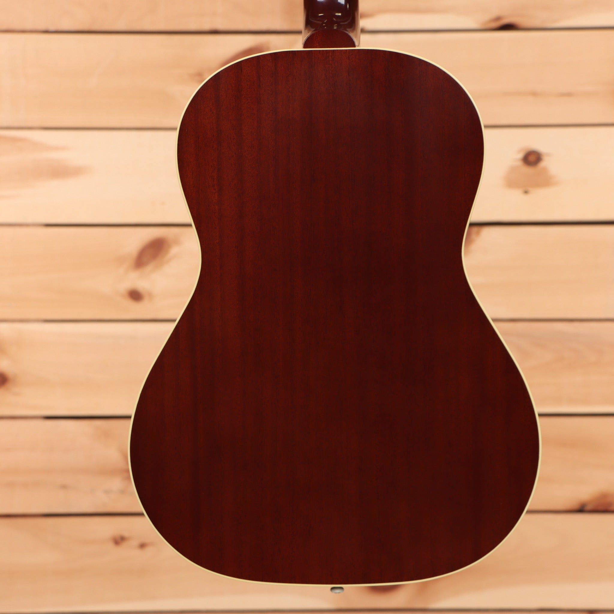 Gibson 1942 Banner LG2 vintage sunburst acoustic guitar with dreadnought body shape