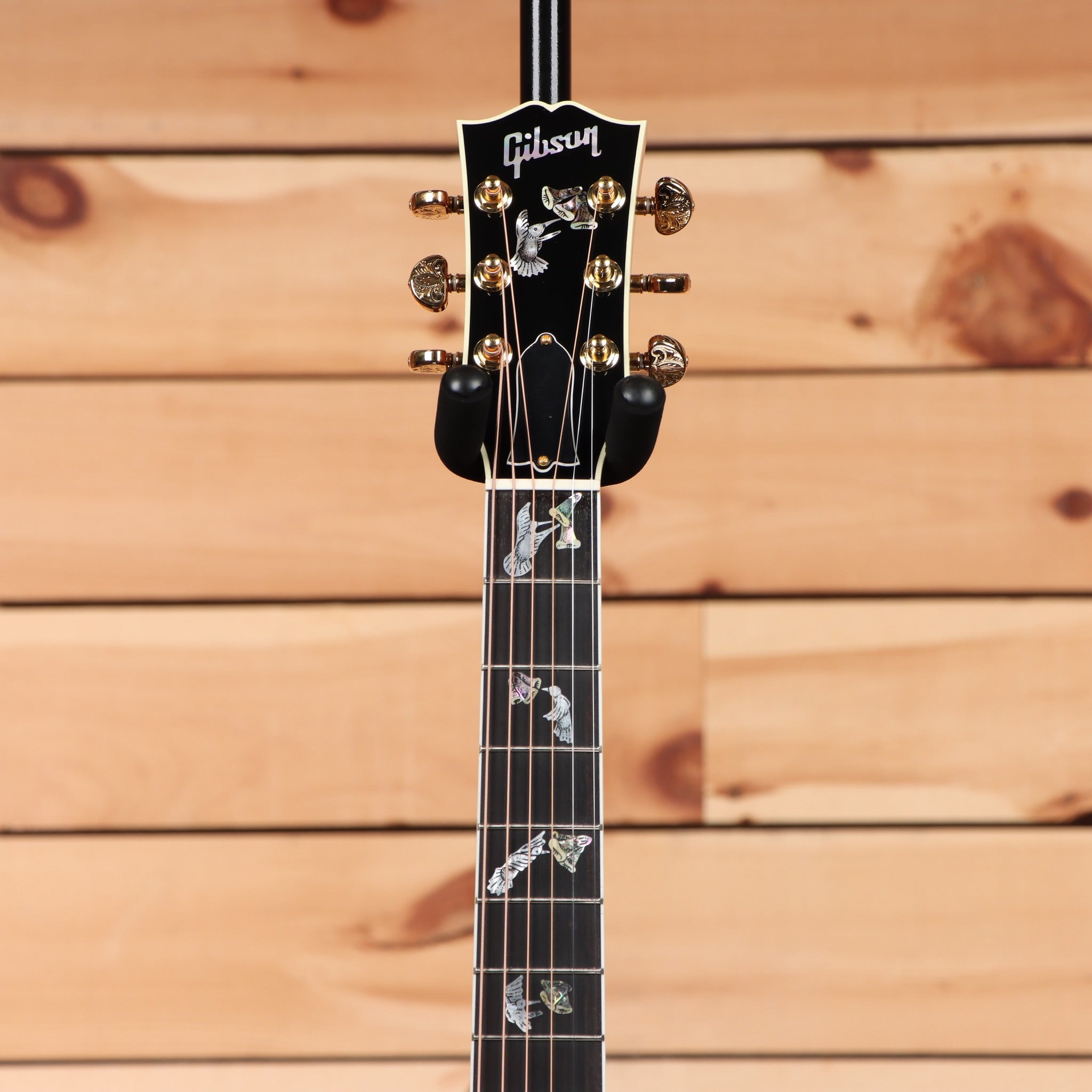 Gibson Hummingbird Custom acoustic guitar Antique Natural with hummingbird inlays and gold hardware