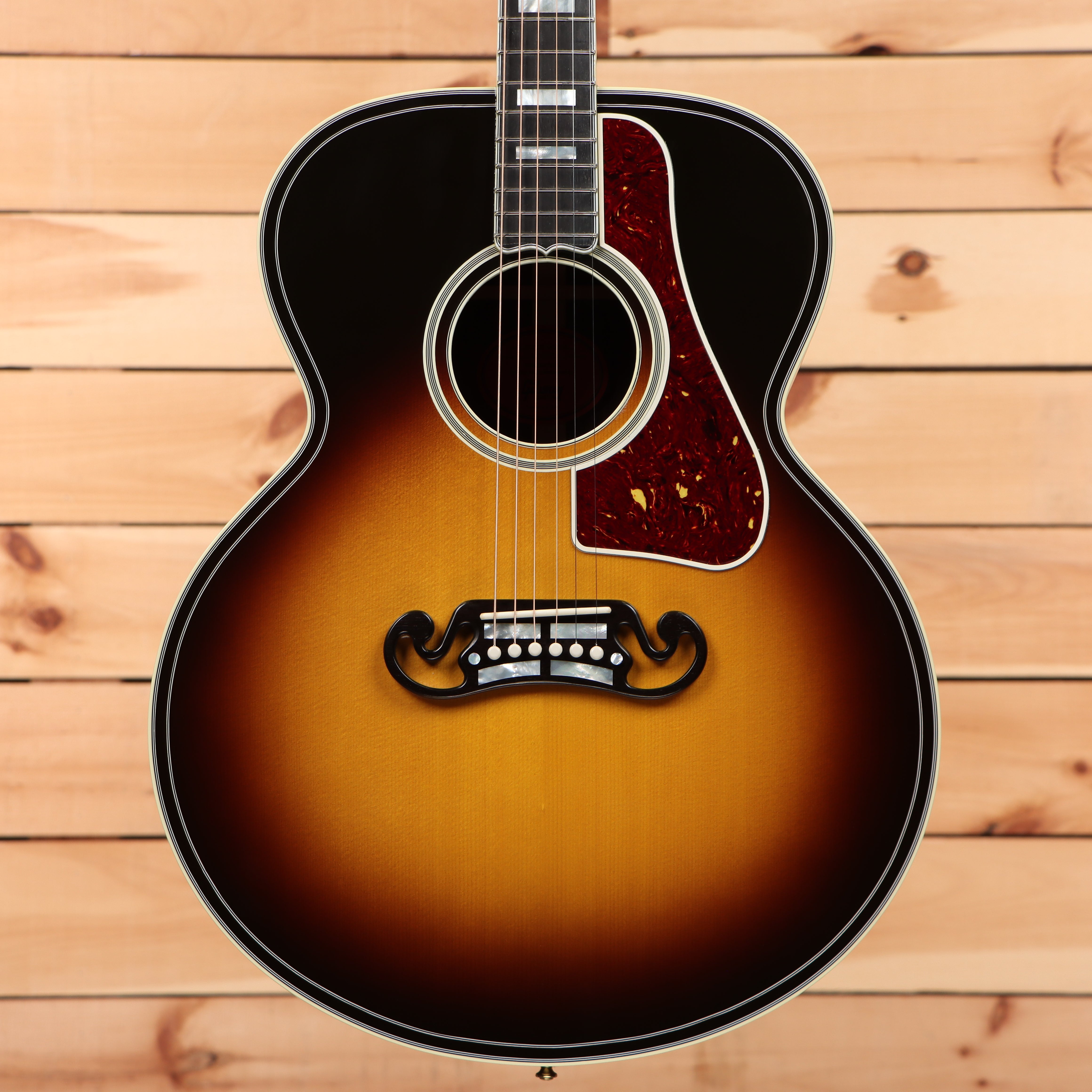 Gibson SJ200 Western Classic acoustic guitar Vintage Sunburst with tortoiseshell pickguard
