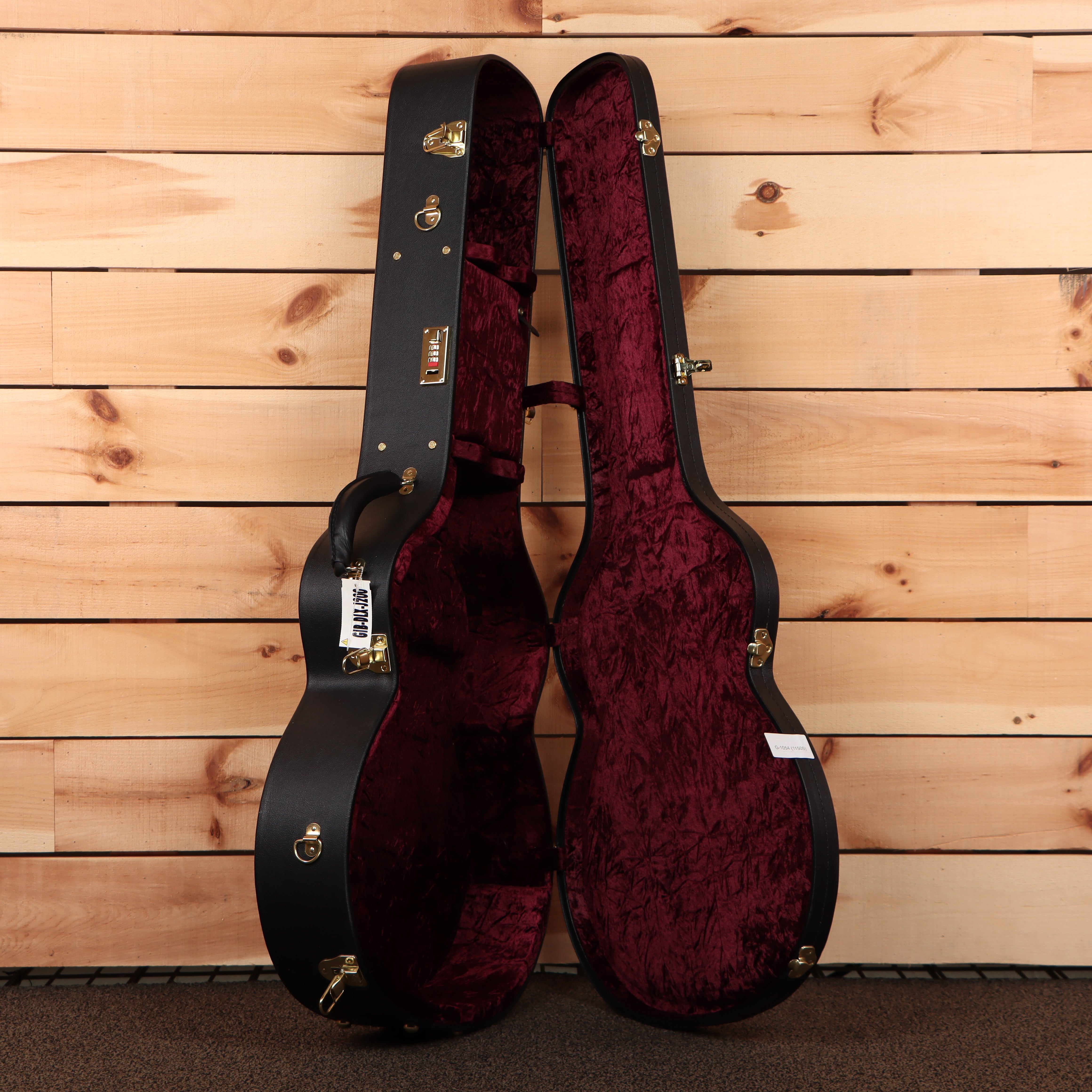 Gibson SJ200 Western Classic acoustic guitar Vintage Sunburst with burgundy velvet-lined case