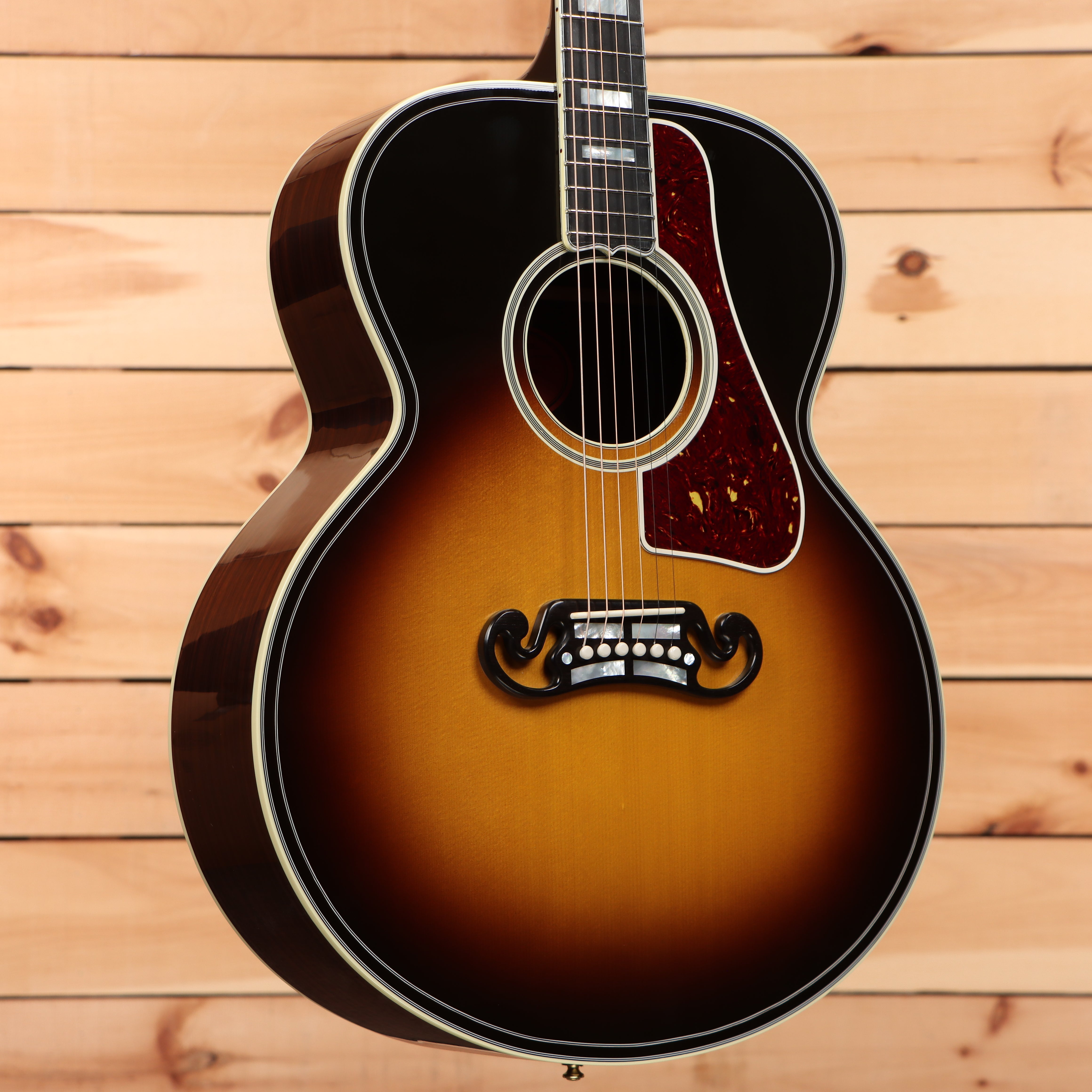 Gibson SJ200 Western Classic acoustic guitar Vintage Sunburst with burgundy pickguard