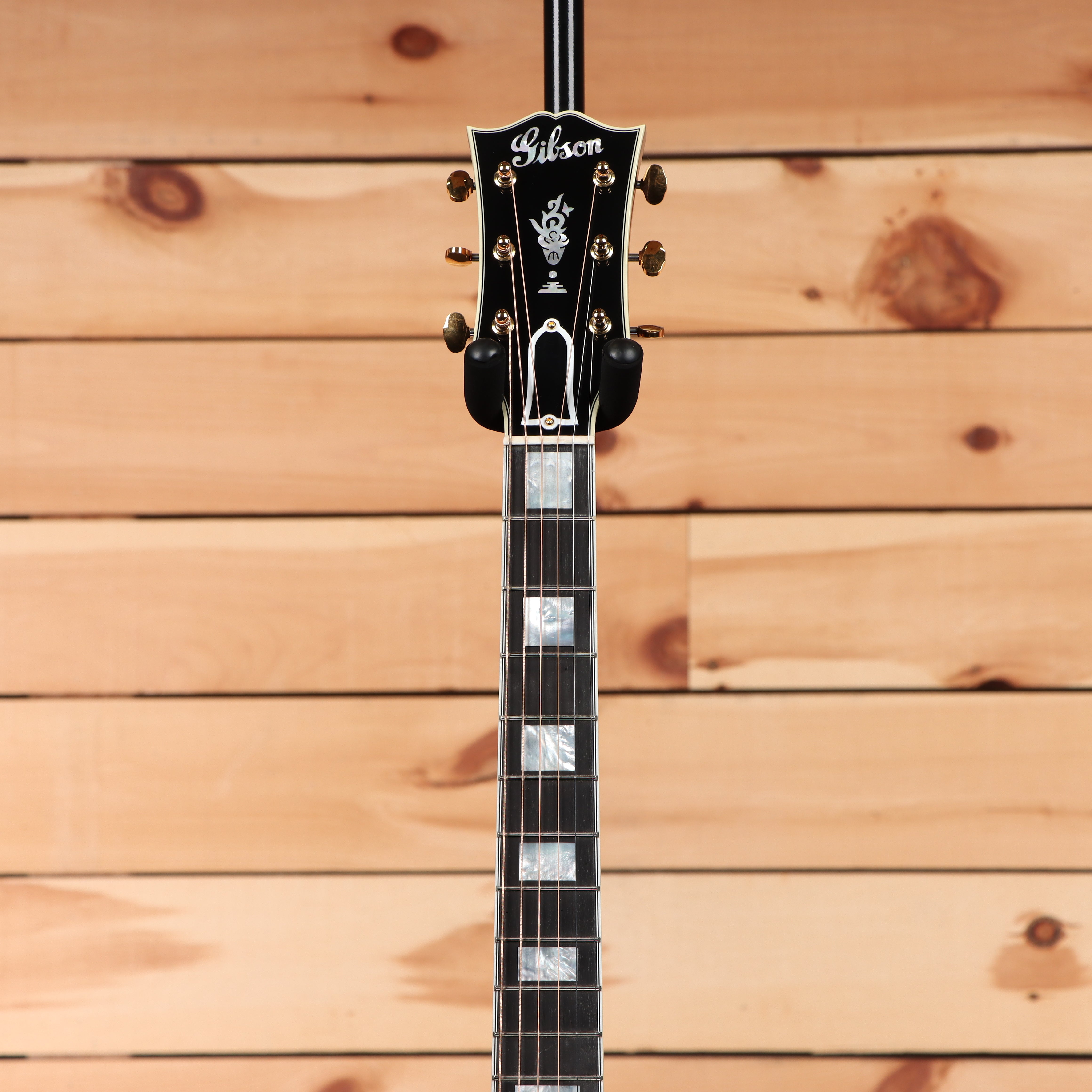 Gibson SJ200 Western Classic acoustic guitar Vintage Sunburst with abalone inlays