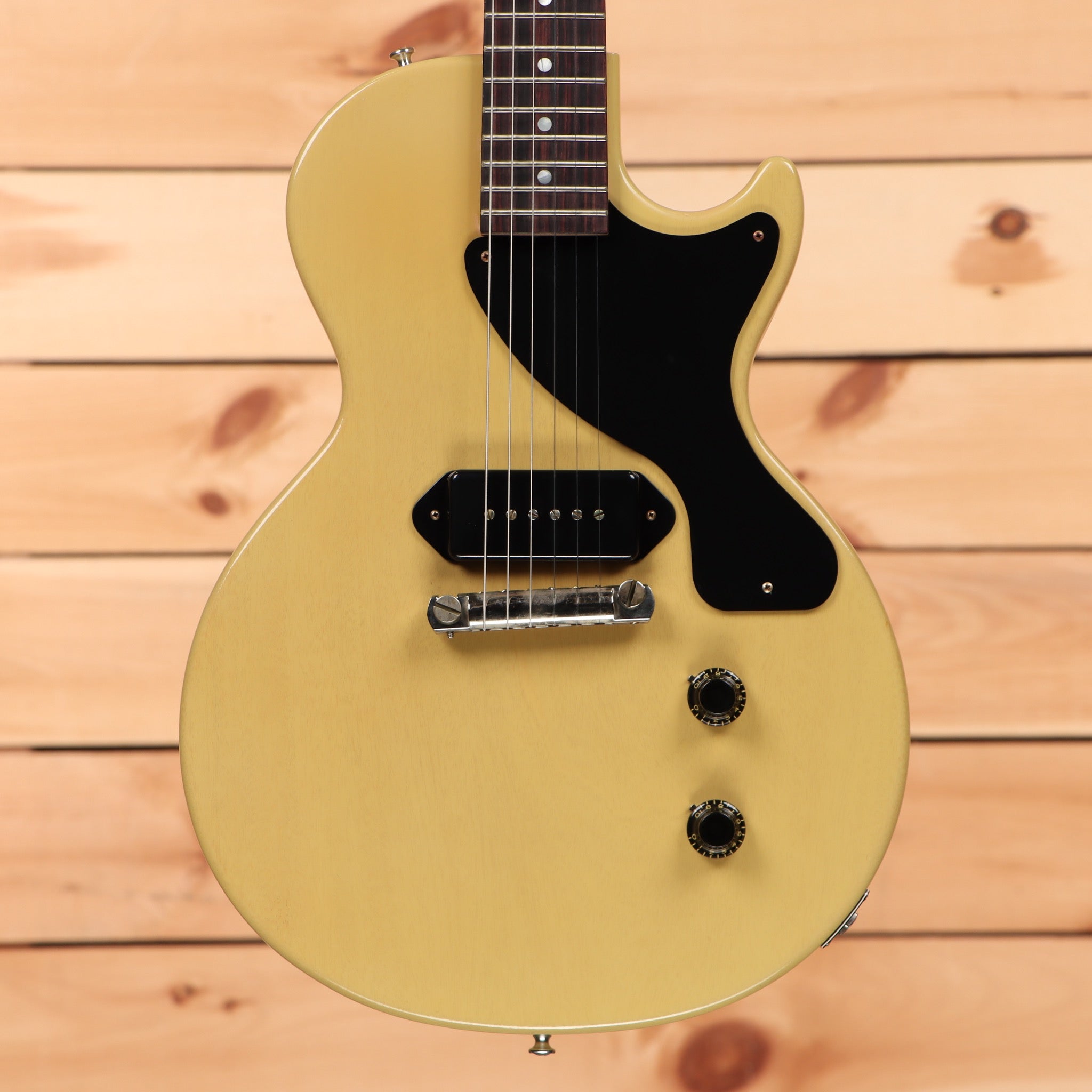 Gibson 1957 Les Paul Junior Single-Cut Reissue electric guitar TV Yellow with P90 pickup and black pickguard