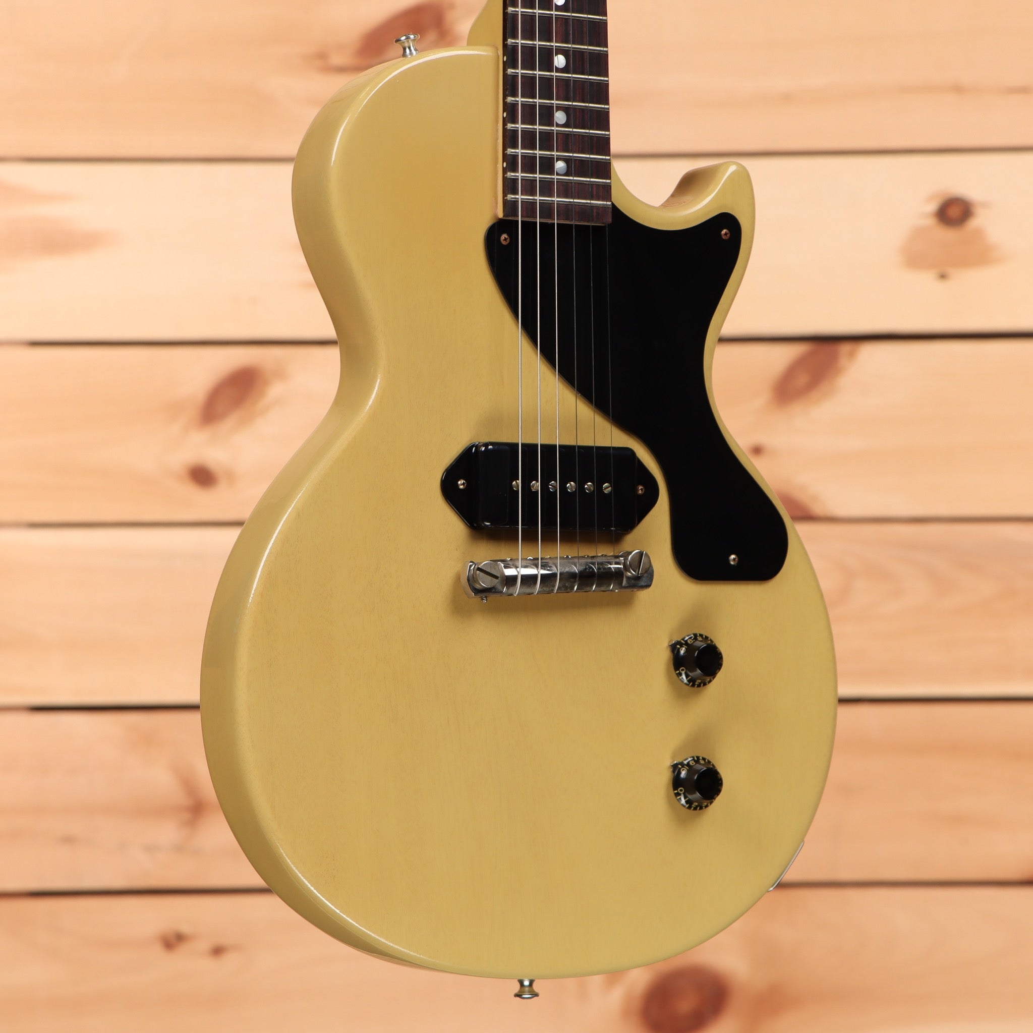 Gibson 1957 Les Paul Junior Single-Cut Reissue VOS TV Yellow electric guitar with P90 pickup and black pickguard