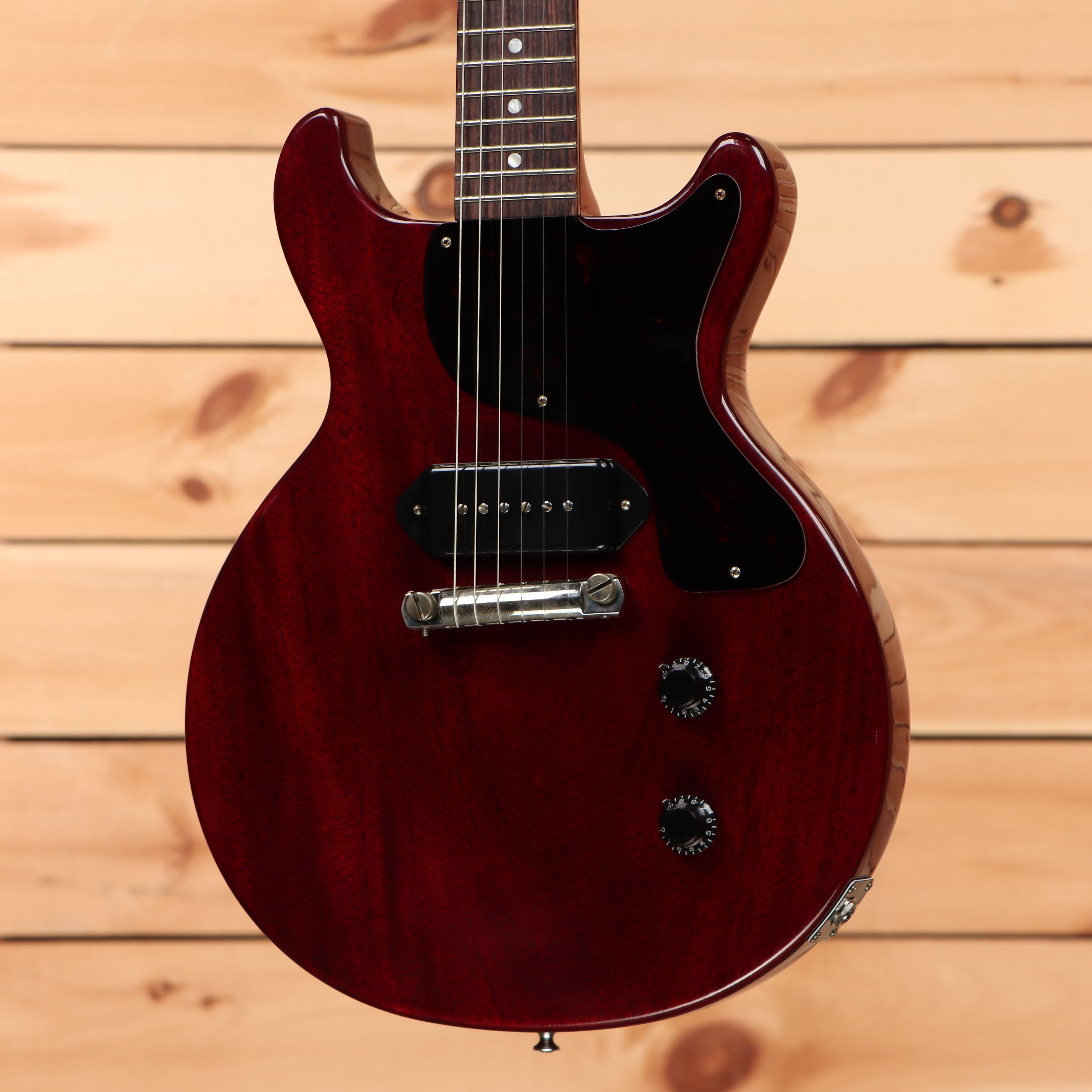 Gibson 1958 Les Paul Junior Double-Cut Reissue VOS Cherry Red electric guitar with P90 pickup and semi-hollow body design