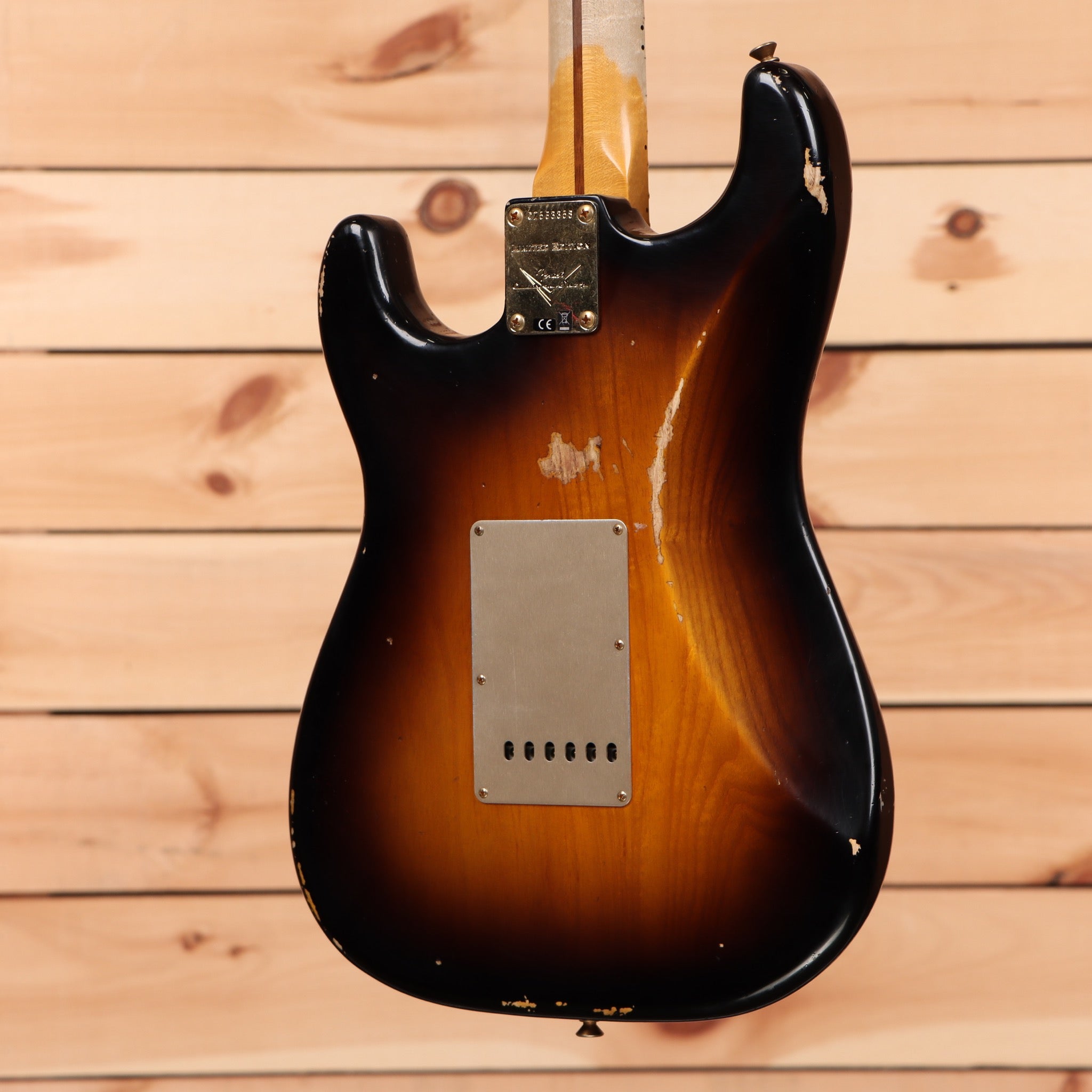 Fender Custom Shop Limited 1955 Stratocaster Relic electric guitar 2-Color Sunburst with single-coil pickups