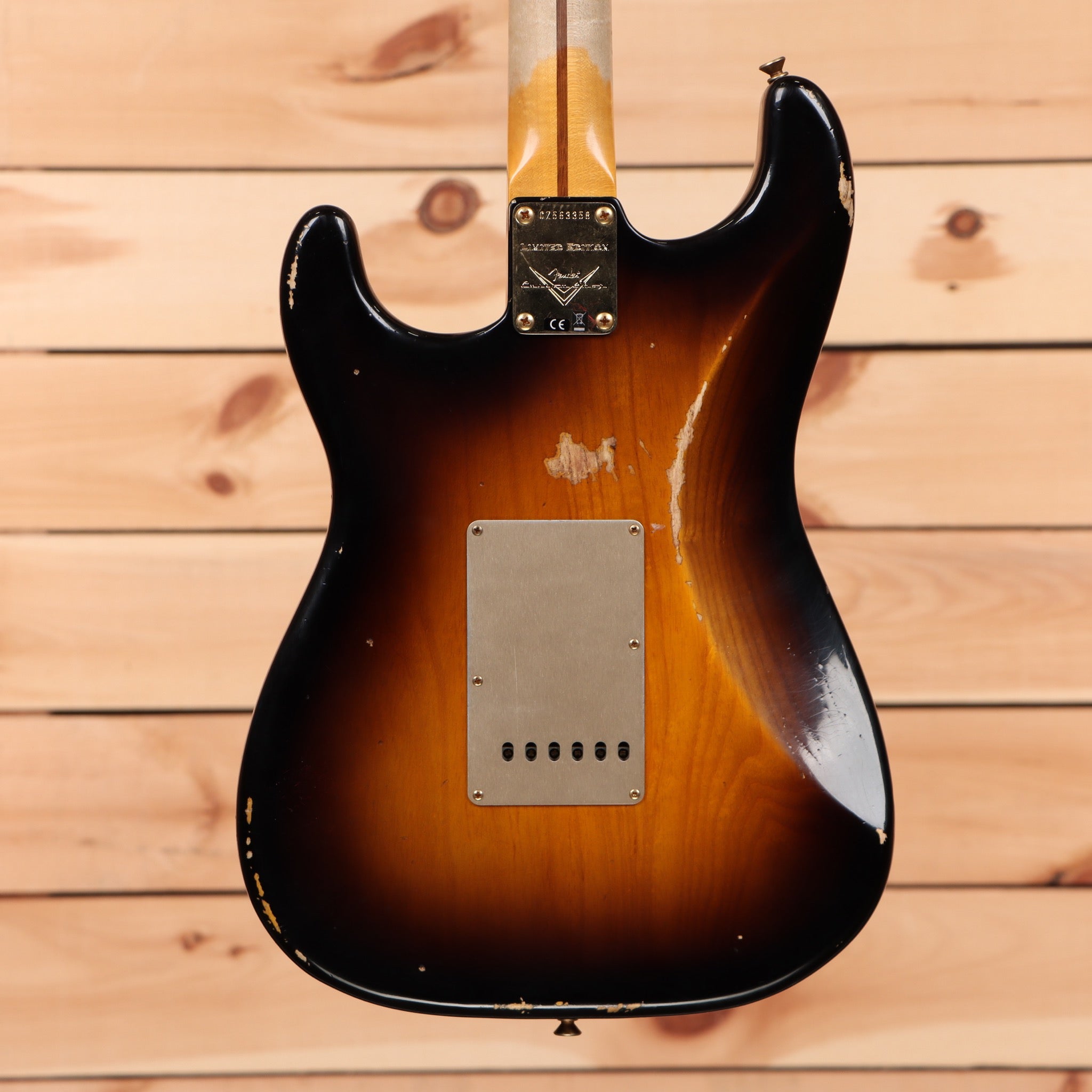 Fender Custom Shop Limited 1955 Stratocaster Relic electric guitar 2-Color Sunburst with single-coil pickups