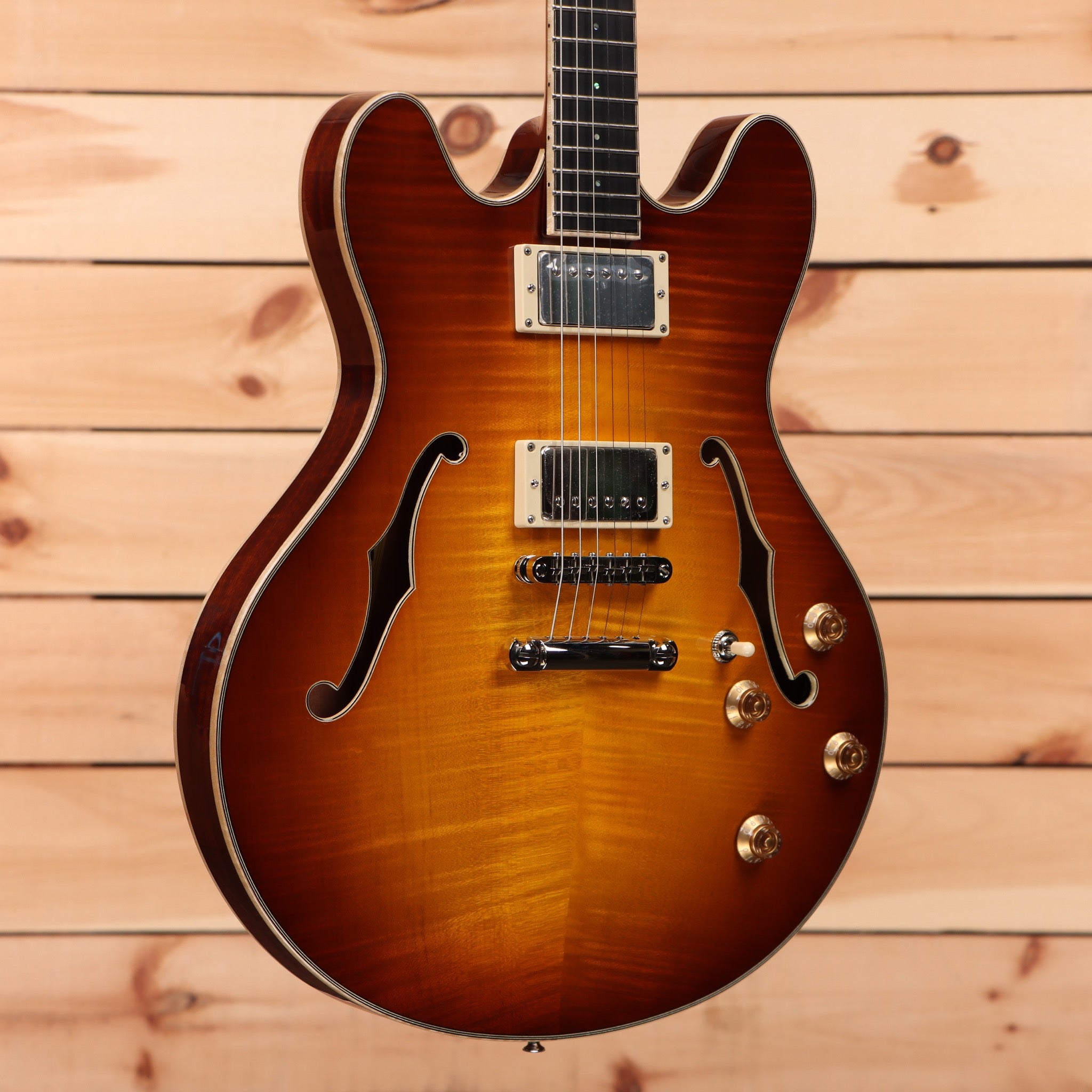 Eastman T186MX semi-hollow electric guitar Goldburst with dual humbuckers and f-holes