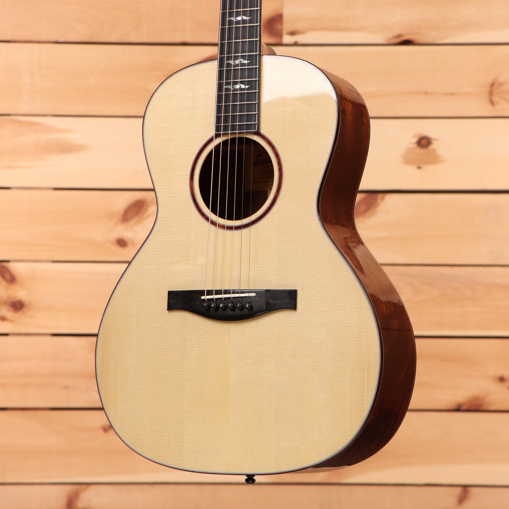 Eastman Los Sqs natural acoustic guitar dreadnought with rosewood back and sides